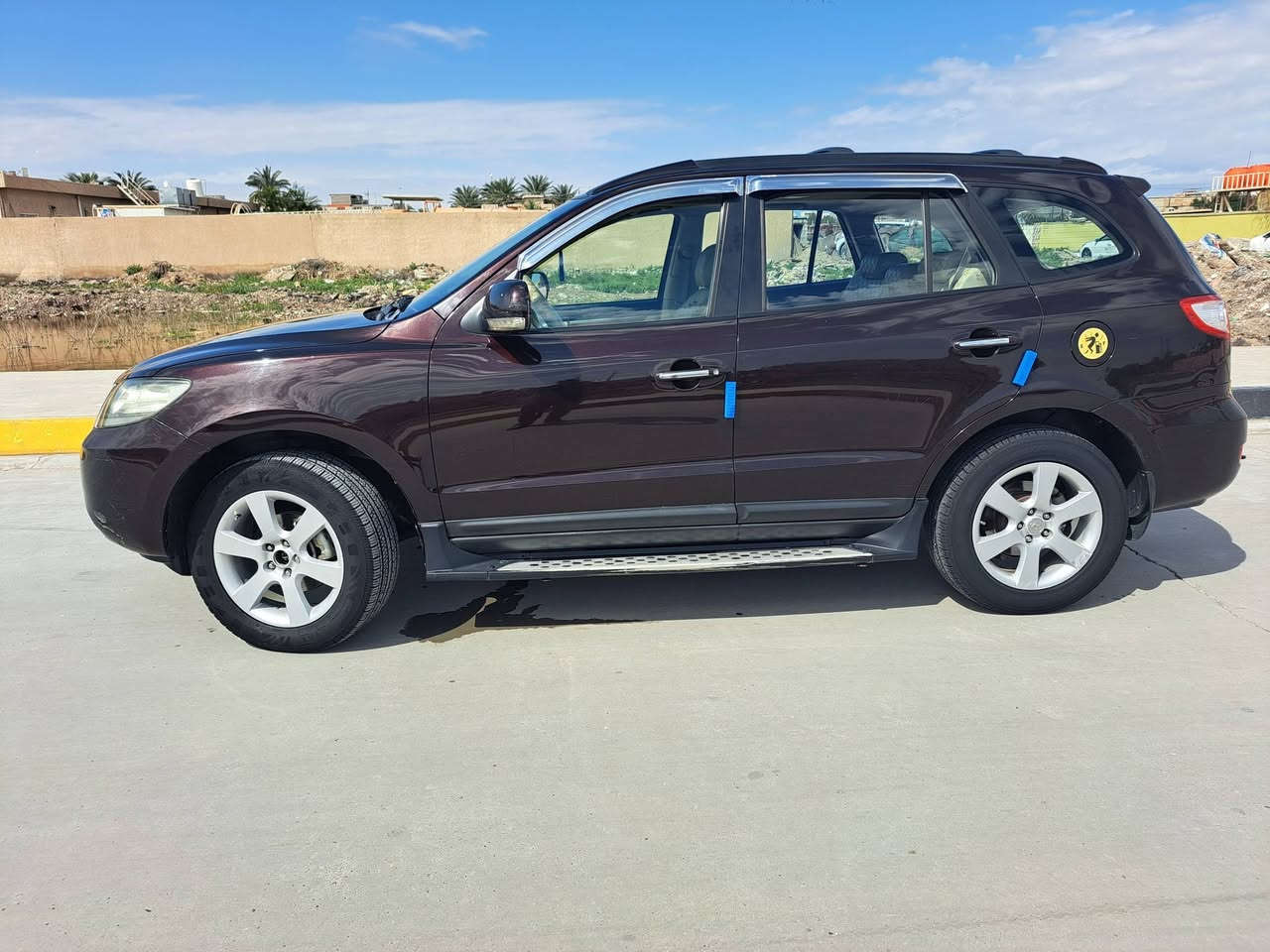 للبيع أو مراوس سنتافي موديل ٩خليجي محرك ٦سلندر ٢٧٠٠ محرك وكير مكفول سيارة بيهة صبغ ثلاث قطع جامرلغ خلفي وابابين جهت الصدر سيارة بدون ضرر صبغ ثر جراد تحكم ستيرن شاشة ايباد كامرة خلفية حساسات خلفية تبريد لمس كشنات السائق والصدر تدفة والكهرباء مري شفط فتحة في السقف صدر جديد امامي وخلفي تخم تايرات ٧راكب ثلاث قطع تبريد  شغال سيارة مال بيت سنوية لغاية ٢٨ سعر ١٢٥ رقم الهاتف ***********مكاني ديالى بعقوبة التحرير
