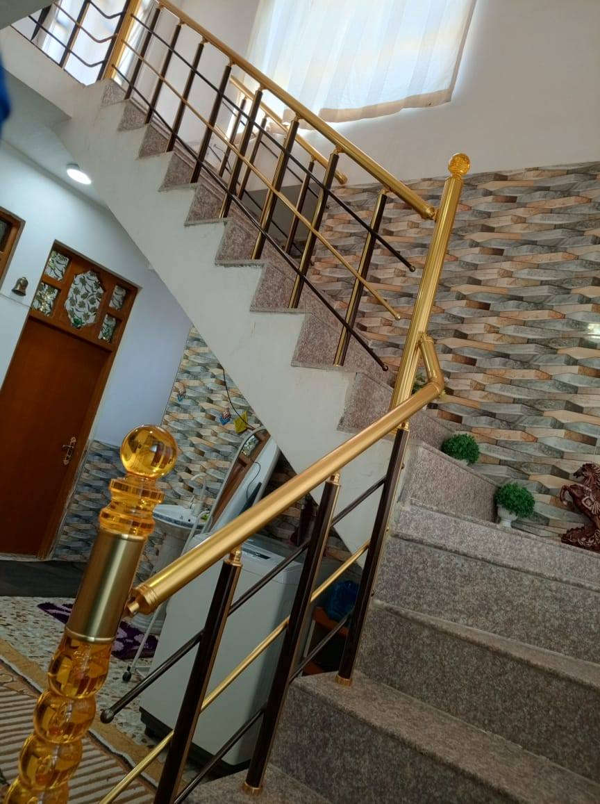 السلام عليكم 
بيت للبيع طابو زراعي سند 25 مساحه واقع حال 175 بناء 160 يتكون من غرفتين وصاله ومطبخ وممرات 2 وأستقبال وحمام داخلي وخارجي بناء كامل وحديث 
 . للاستفسار واتساب ***********
