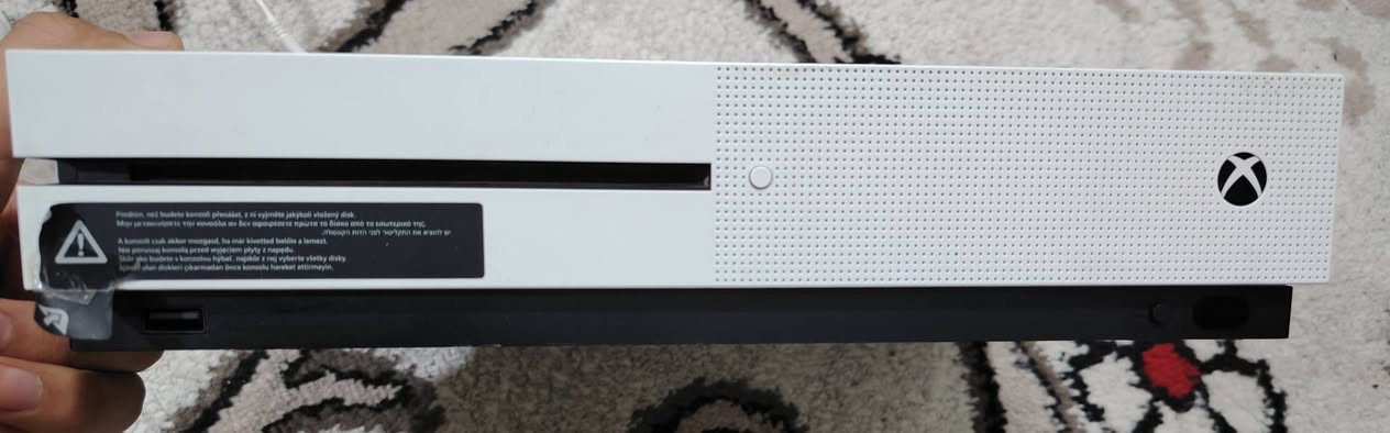 اكس بوكس وان اس 1تيرا
الجهاز نضافتة 99٪ يخبل
ممفتوح لك ستيكر ماخذه من امير باندا المشهور 
ملحقاتة
2 جويستك وحده كيم سير وحده الاصلية مالته
+ ضايفله ماوس وكيبورد وسماعه وماوس باد الوصله التصير جوه الماوس
+ يوبي اس 850 نضيف
+ قرص مال لعبة اساسن كريد العصر الفكتوري
+بي العاب منزل جي تي اي5 +وفورزا 5+ وكلفديوتي 7+فيفا 25
 للعلم ماملوكات الالعاب بس يحتاجلهن كيم باس يعني اشترك والعب كبل
+ يعتبر بايعلك سيت اب كامل فد شي مرتب وحلو
السعر 290 قفل اذا تريد توصيل 280 وعليك فلوس التوصيل اتعامل مع شركه الوسيط فقط
+ عنواني بغداد حي الشباب التواصل خاص


**إذا كنت صاحب هذا الإعلان وتريد حذفه لأي سبب، رجاءا أرسل رسالة إلى الدعم الفني**