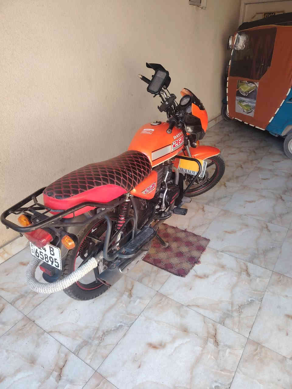 السلام عليكم للبيع دايوان نفخ مديل ٢٢ نهايتها  النوعيه القديمه المرغوبه A26  دراجه جاهزه من كلشي اي نقص مابيها رقم انكليزي بصره وسنويه بسمي مكفوله مكينه وشاصي وضربه وتبديل واصوليات كهربائيات كلها شغاله سعرها  2300 مكان الدراجه بصره القبله ***********
