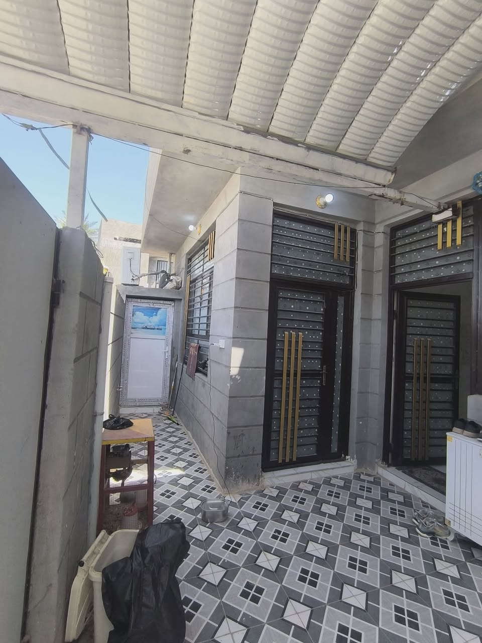 دار للبيع المساحه ١٢٠م طابو زراعي سند ٢٥ بناء  ٢٠٢٥ بيه استقبال ومطبخ وهول وغرفة وصحيات خارجية وداخلية ومناور عدد ٢ مطبخ حار صغير العنوان حلة جسر سيف سعد نزلة سعد بيجو قرب لحوم امير الخفاجي السعر ٧٥ للاستفسار الاتصال على الرقم ***********

