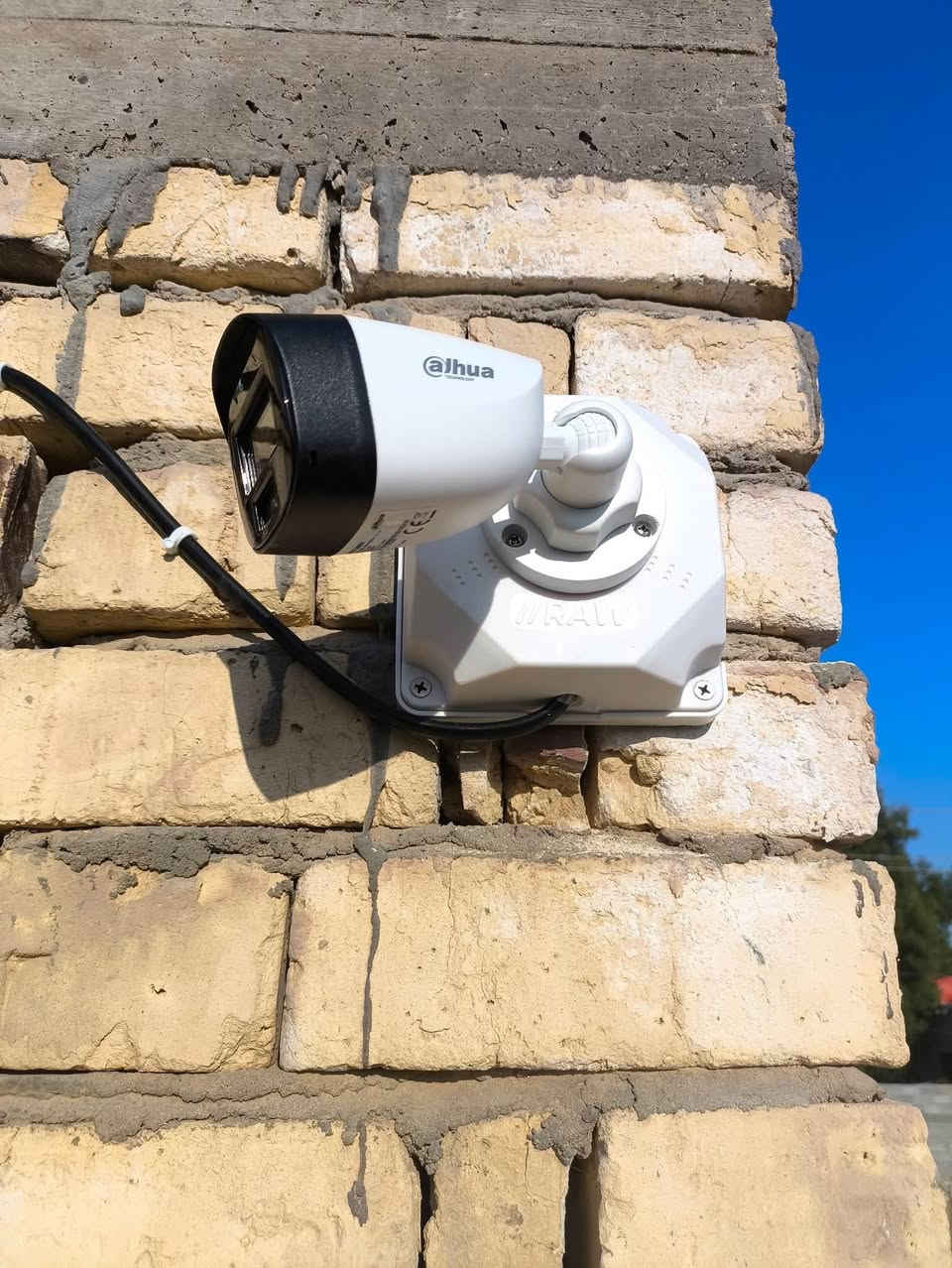 تم التنصيب في الديوانيه
منضومة كامرات شركة دهواى
1-Dvr ch4 2M
2-كامرات عدد4 2M صوره  وصوت فلاش ليلي نهاري
3-هارد 500GB
4- بوكسات حمايه عدد4
5- بكره واير RGدبل تغليف اسطواني
6-محوله 5A
7-HDMI 1.5/4k
يتوفر بيع كامرات نقدي فقط
لتوصل والاستفسار  واتساب اوالاتصال على الرقم ***********
