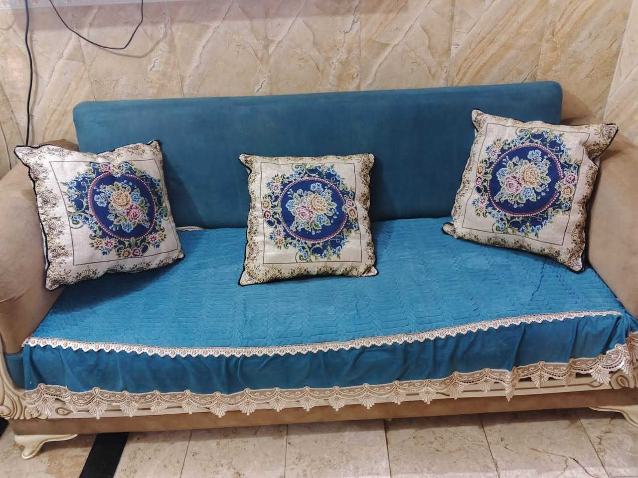تخم للبيع النظافة شوفت عينك 
المقاعد عدد 10 
سعره ٢٥٠ وبي مجال 
للاستفسار رقم الهاتف 

‭***********‬
