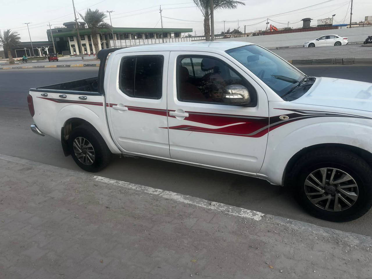 السلام عليكم للبيع نيفارا موديل 2012 
رقم بصره تحويل مباشر 
السنويه لغاية 2028 
كير اوتماتيك 
بيها مكانات صبغ مكفوله من الضربه 
والتبديل السعر 98 وبيها مجال 
مكان بصره الدير 
*********** البصرة, العراق
