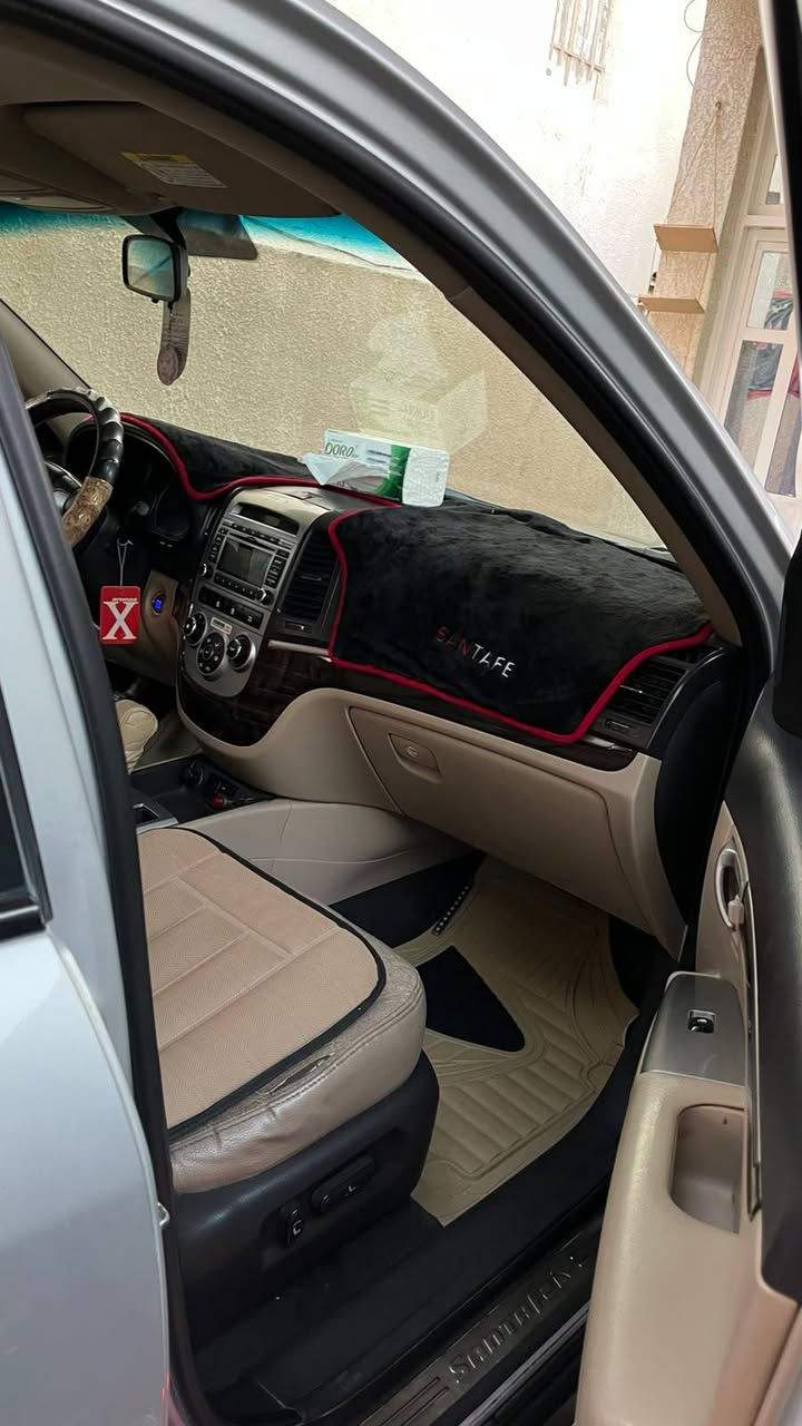 السلام عليكم
للبيع فقط بدون مراوس سنتافي رقم بغداد  خليجي موديل ٢٠١٠ بسمي سنويه ٢٨ خصوصي 6 راكب فول مواصفات محرك ٣٥٠٠ مكاني بغداد مكفوله كير محرك تبريد كشنات جلد شركه بيها ربع جاملغ خلفي عس السايق  وموضح بلصورة سعرها135$وبيها مجال بسيط حك الجيه موجود خاص وللاستفسار اكثر على الرقم  ***********
