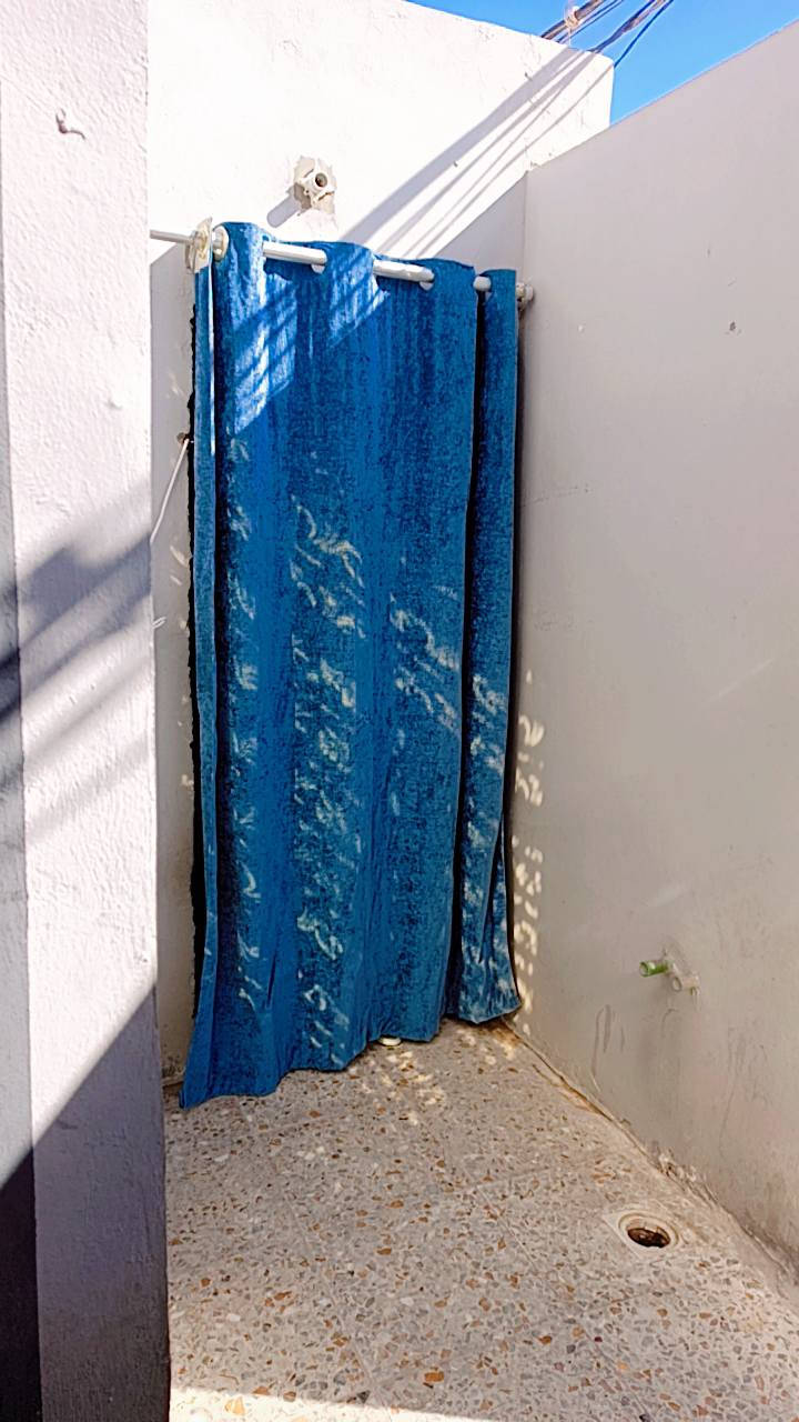 بيت للجار علوه الفحل غرفه وصاله ومطبخ وحمام سعر الجار 200الف بيت جاهز للسكن العروسان الشارع الرئيسي مقابل مدرسه عبدالله بن الحسين الاستفسار وتساب ***********
