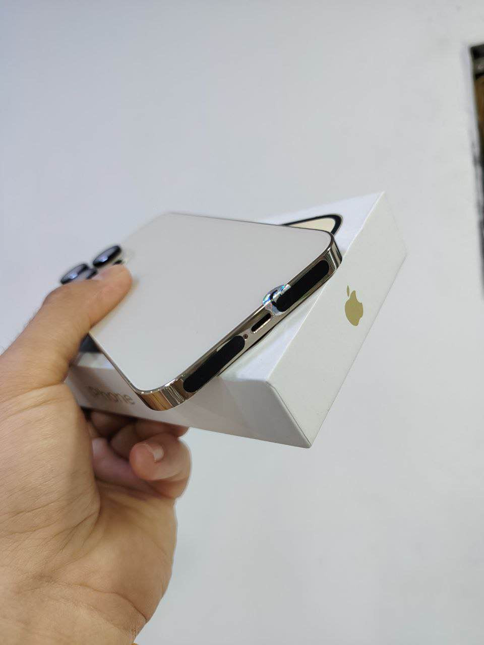 السلام عليكم للبيع ايفون 14برو ماكس جهاز نضافته 100% جهاز جديد مكفول من الخدش الواحد بطارية 92 ذاكرة 256 كامل ملحقات السعر 900 الف وبي مجال قليل مكاني بصرة *********** البصرة, العراق
