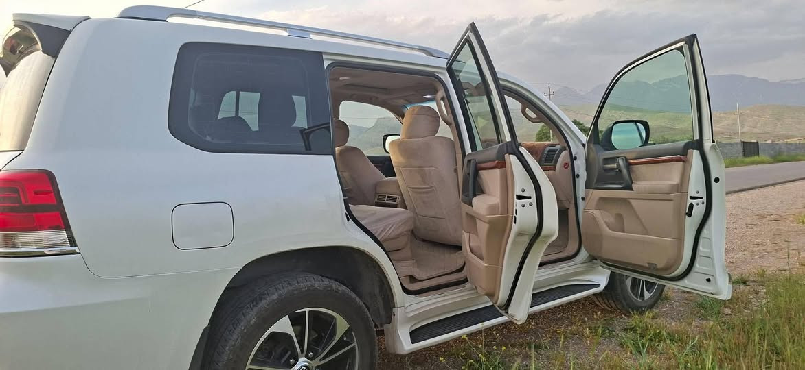 Toyota Land cruiser وەنەوشە
مۆدیل 2013 ⬅️ کراوە بە 2021✔️
گێر ئۆتۆماتیک
سعر $ 320 گەڵا و معامەله
بەناو خۆمە تەحویل و غەرامە بەشەرت  
سڵاید و بەسمە  ناوزەرد 
بەشەرتی گێڕ و مەکینە و ئەکسل و دەبڵ ئەکسل و شانسی و کارەبایی 
هەموو گیانی بەشەرت 
چوار تایە و ویلی لۆکی بۆ بەستراوە
مۆدیلی کراوە بە 21 لەسەر ساغی دەعم و لێدرانی پێوەنیه 
بۆیاخ سێ پارچەی پێشەوە ڕەش و دوو دەرگای سایەق بۆیاخ لەگەڵ چەمەلغی دواوە لای سایەق معجون
شوێن :  ڕانیه » سەنگەسەر 
بۆ پەیوەندی  📞 *********** رانية, السليمانية
