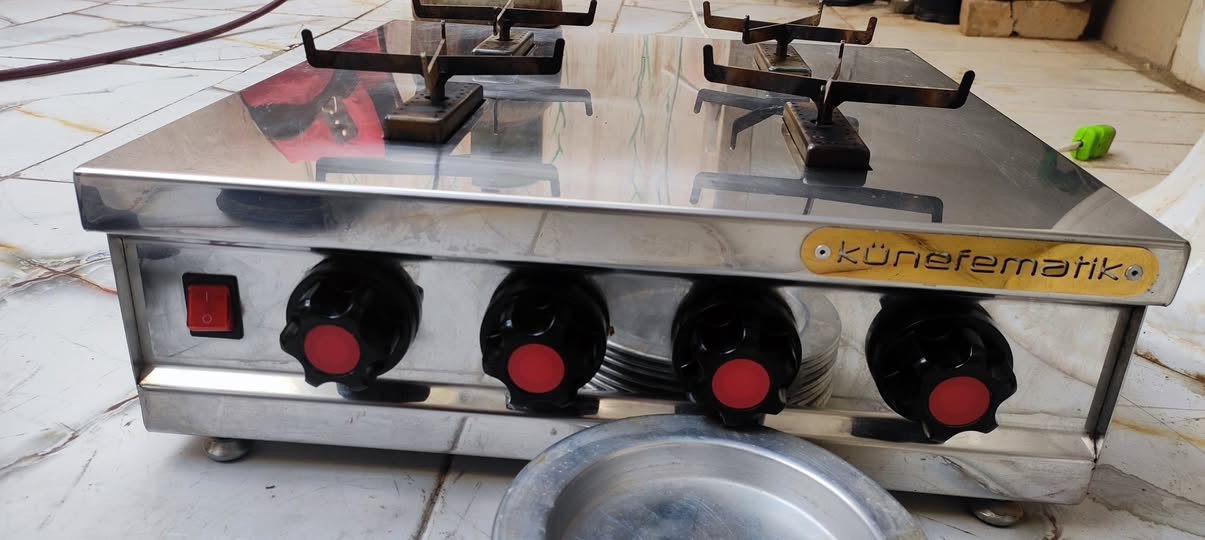 السلام عليكم من رخصة القيادة هذا طباخ كنافه للبيع+قاب عدد ٩ هدية ، *********** متوفر واتساب
