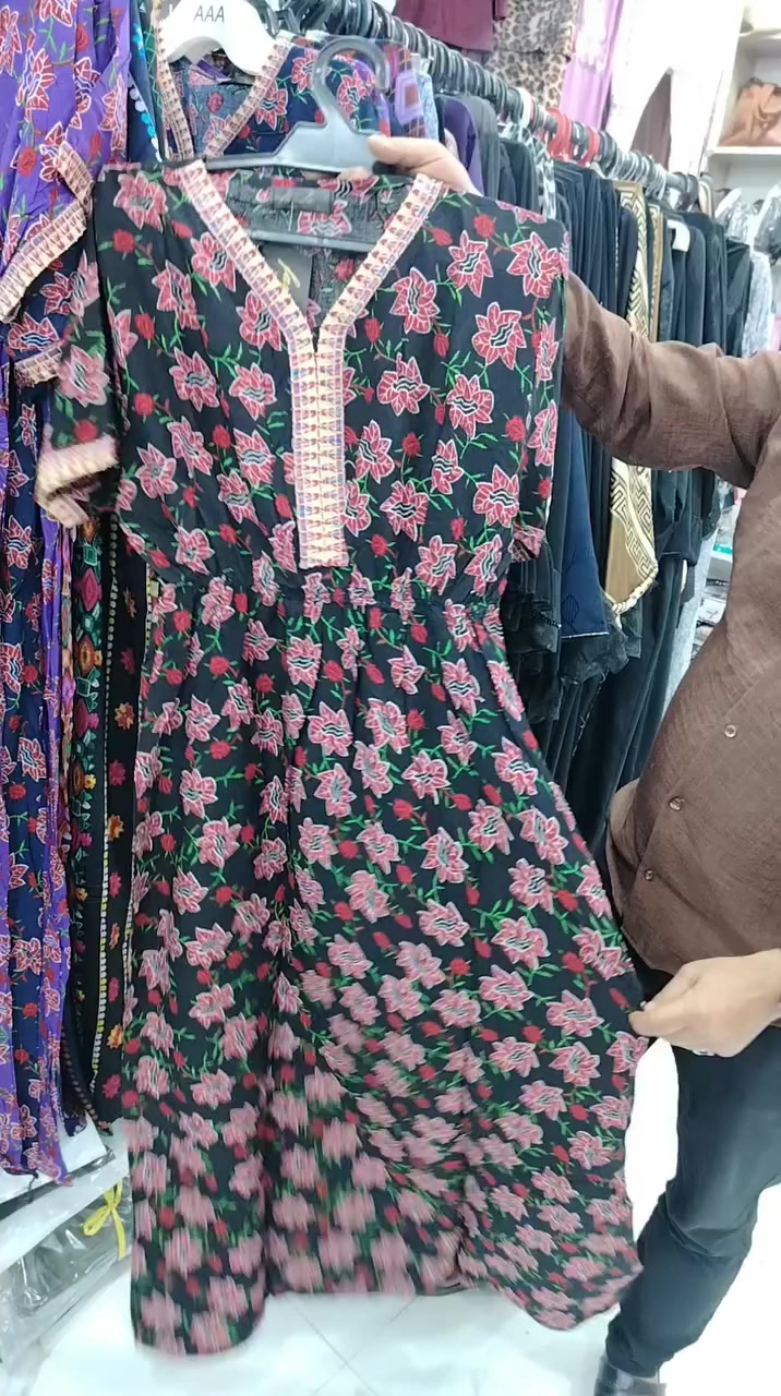 ويا ندوش متخلص العروض 
مرحبا حبايبي اليوم عرررض الدشاديش 😊😊😊دشاديش كشمير تخبل والوان بعد احلى يمي 👌👌 بس ٥ الاف وتلبس من لارج  لحد ٣اكس لارج  👇👌👌👌
العنوان حي العسكري الاول شارع اسواق طيبه مقابل سنتر جود كوزمتك حيدر المجمع ابو درج بدارت ندوش تنورونه بي وقت ويتوفر توصيل ذا تحبون الحجز ***********
