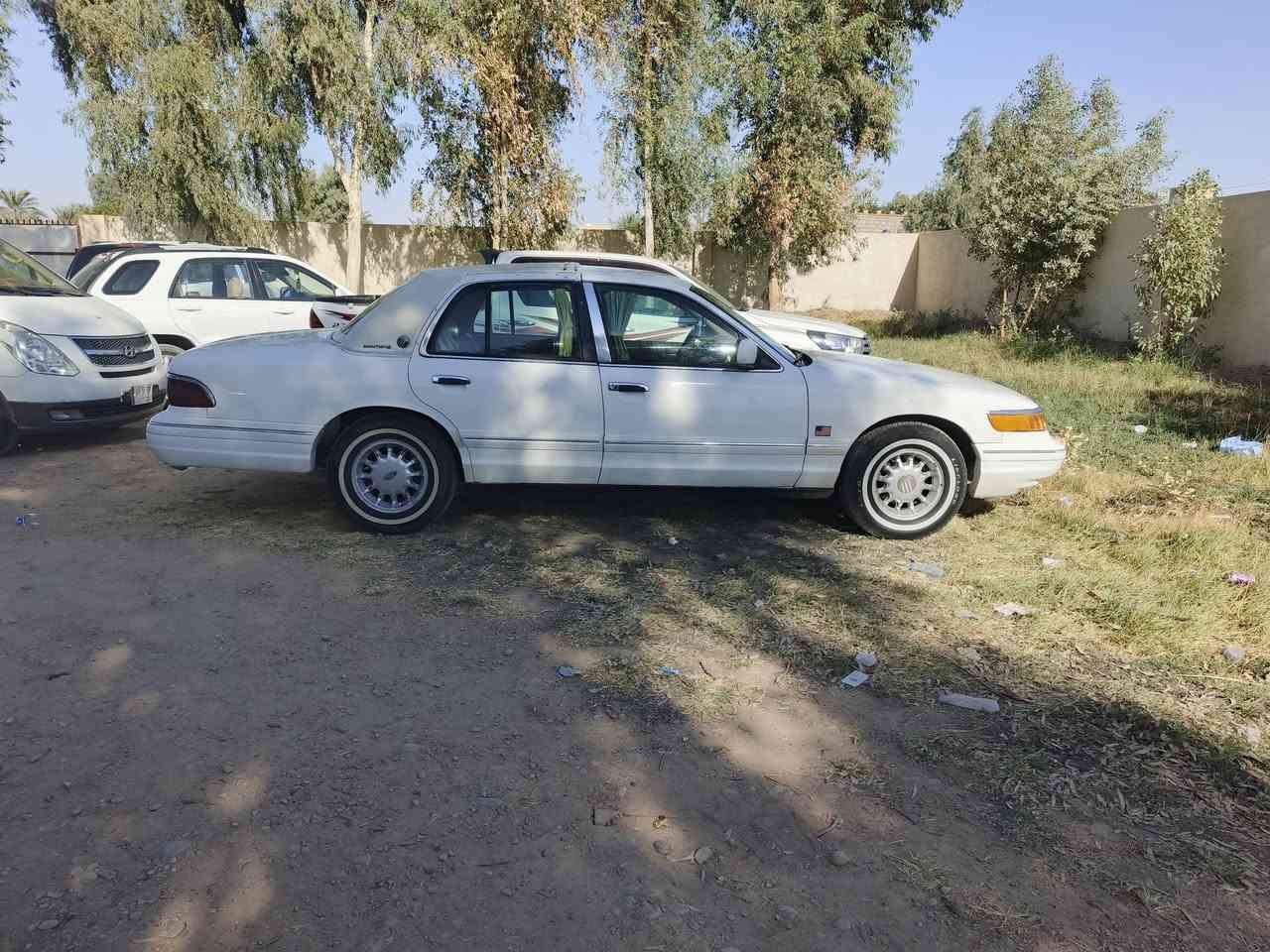 للبيع اومراوس حسب القناعه سياره فورد ميركوري كراند ماركوس ١٩٩٥ سيارة حلوه ونضيفه صبغتهه من الترايش وجوه احزام اثر شخوط  تبريد تدفئه باتري جديد تخم تايركراسي كهرباء شاشه وكامره خلفيه سياره مال جناي مكانهه اديالى رقم بغداد مشروع وطني سنويه ٢٨
سعر ٧٨
تواصل ***********
