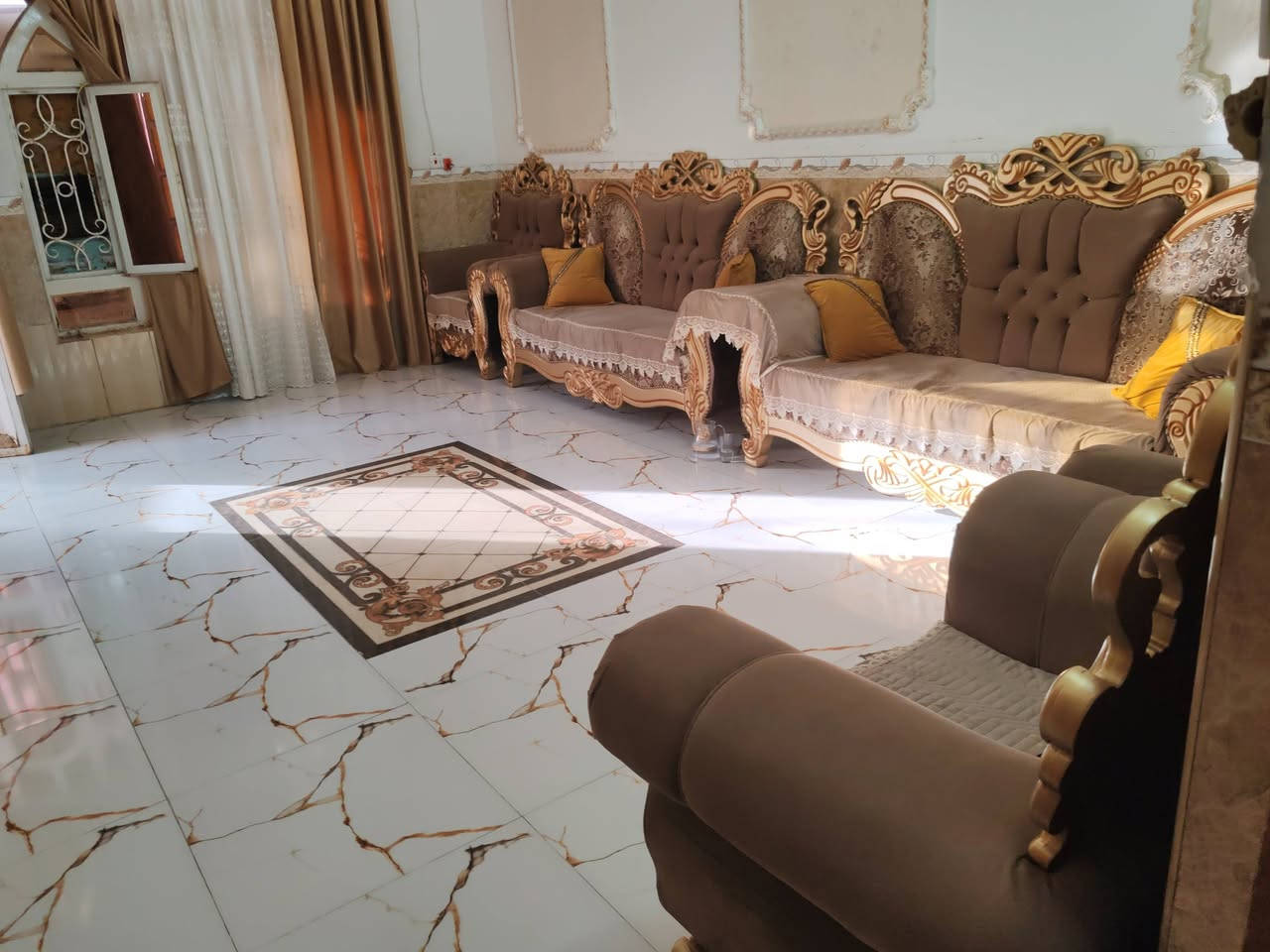 دار للبيع طابقين  الحي العسكري 
************************

📍 الموقع:الحي العسكري – الشارع العريضخلف فرن مكصد بالفرعمقابل أبو سرمد الحداد

━━━━━━━━━━━━━━━━━━📜 نوع السند: طابو صرف📐 المساحة: 180 م²━━━━━━━━━━━━━━━━━━

🏠 الطابق الأول:🛏️ غرفة نوم🛋️ صالة استقبال🏡 طارمة🚿 مجمع صحي داخلي🚻 مجمع صحي خارجي

━━━━━━━━━━━━━━━━━━

🏠 الطابق الثاني:🛏️🛏️ غرفتا نوم🛋️ صالة🌅 بلكونة

━━━━━━━━━━━━━━━━━━

💰 السعر: مراسلة واتساب أو ماسنجر

📞 للاستفسار:☎️ ***********

━━━━━━━━━━━━━━━━━━

📢 ملاحظة:إذا عندك دار للبيع أو أرض زراعية، اتصل بينا أو راسل الصفحة.🏘️ تصفح الصفحة وشاهد الدور المعروضة في جميع الأحياء السكنية وبأسعار ومساحات مختلفة.📲 أرقام التواصل موجودة داخل المنشورات.

🌟 نسأل الله التوفيق للجميع 🌟

