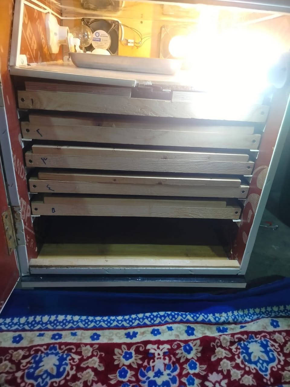 للبيع فقاسه بيض 550بيضه نظام وجبات تقليب يدوي
مع حاضنه افراخ اربع طوابق
***********
