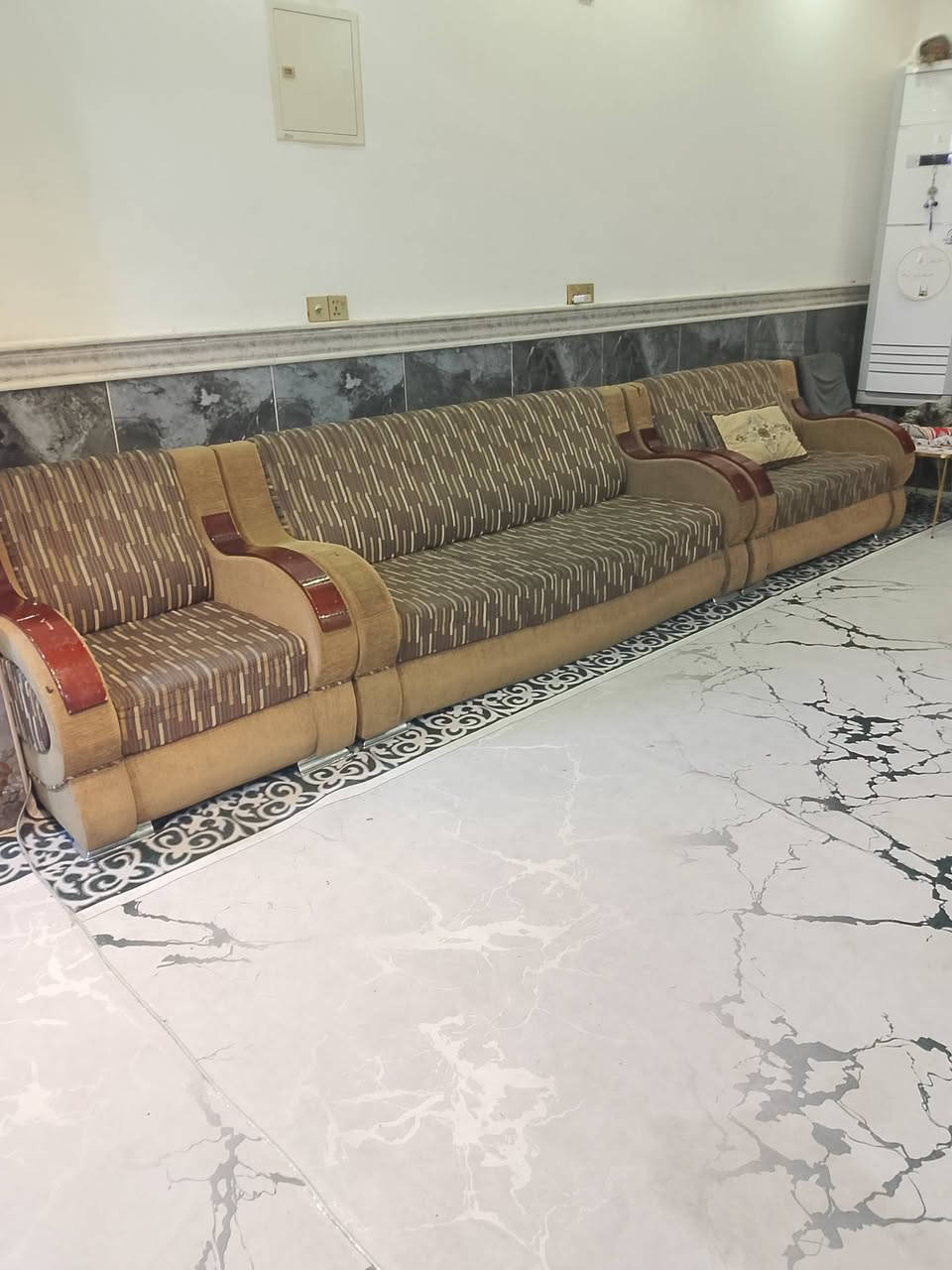 السلام عليكم  تخم 5 قطع نوعية ثقيل  
السعر 290 العنوان الجربوعية يم محطة البانزين
***********
