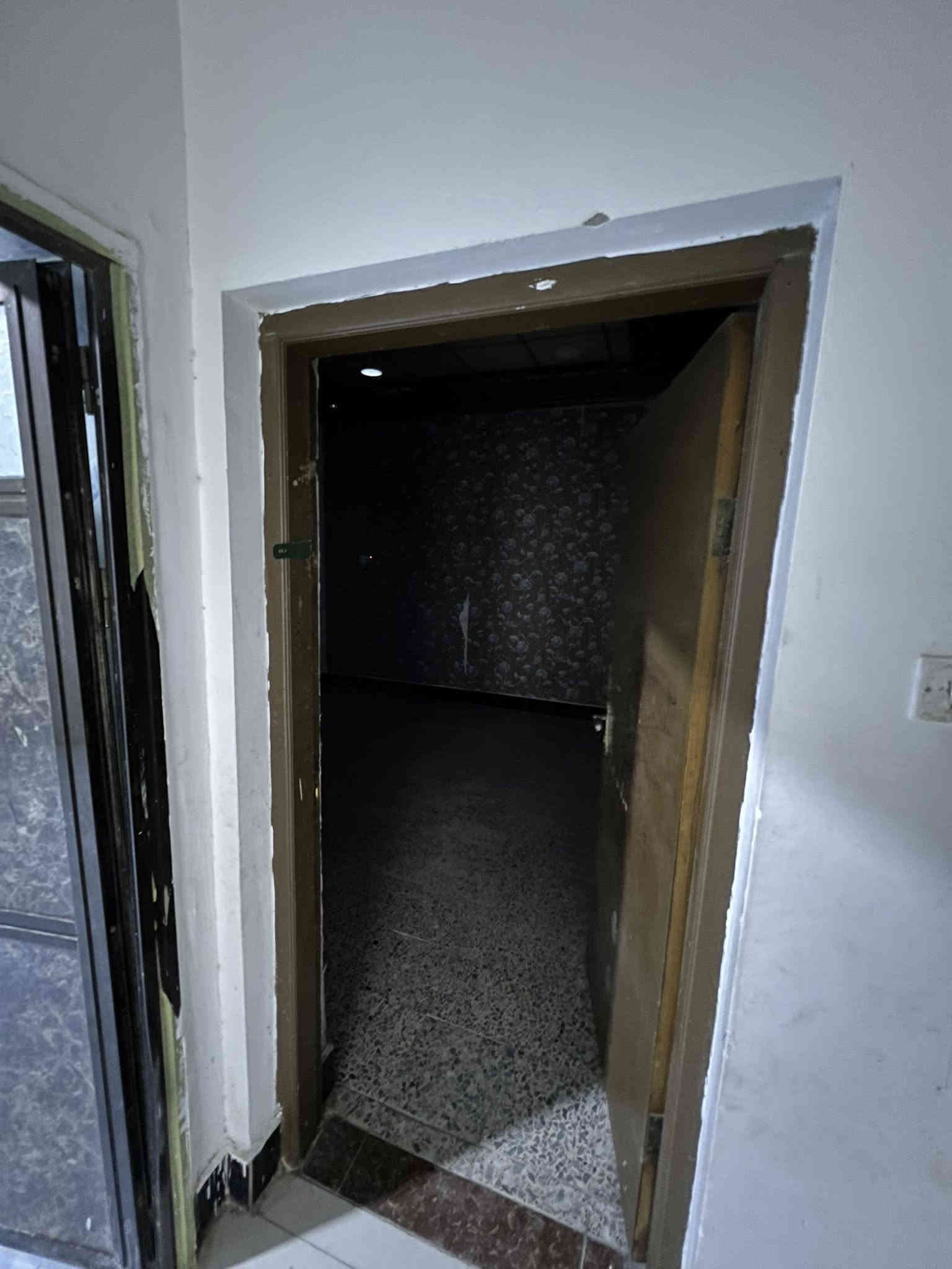 #يعلن_مكتب_الاصدقاء_الأستثمار_العقاري_في_البصره
عن توفر : للايجار

بيت للايجار في حي الاصدقاء ع شارع الشعيبة العام مقابل ياسين خريبط 
طابقين مساحة 200م
الاول يحتوي ع غرفتين وصالة ومطبخ واستقبال وكراج وصحيات 
الثاني يحتوي ع غرفتين وصالة وحمام 
وسطح 

سعر الايجار :900الف

يرجى: الاتصال على الرقم التالي                      
‏‎          واتس اب 
     ***********

‏‎ #عنوان_المكتب: البصرة - ياسين خريبط - شارع الشعيبه
