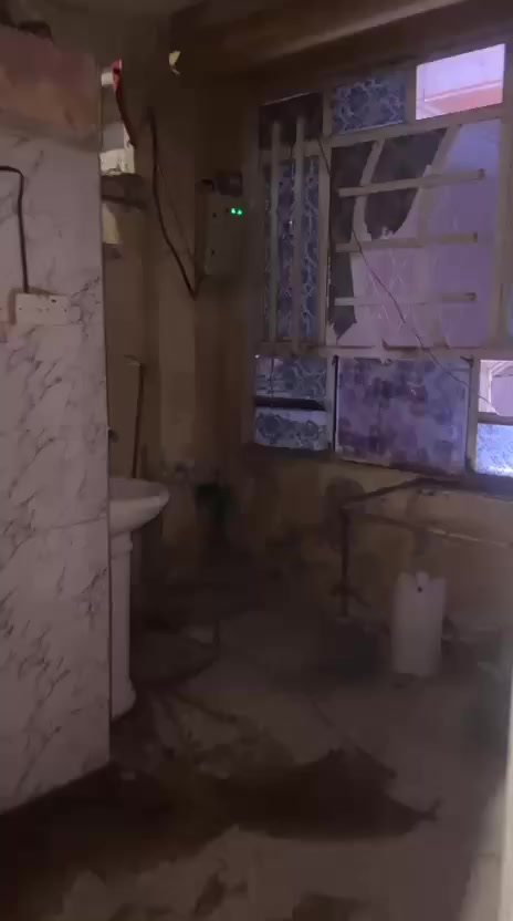 السلام عليكم.. بيت للبيع مساحة ٧٥ متر طابق واحد مع بيتونه موقع بالضباط بعد فرعين على الشارع العام الرئيسي يعني خط السريع منطقة مرغوبة كلها تبليط وحلوة مرتبة سعر حيل مناسب ٥٨ وبي مجال
للأستفسار اتصل على الرقم ***********
