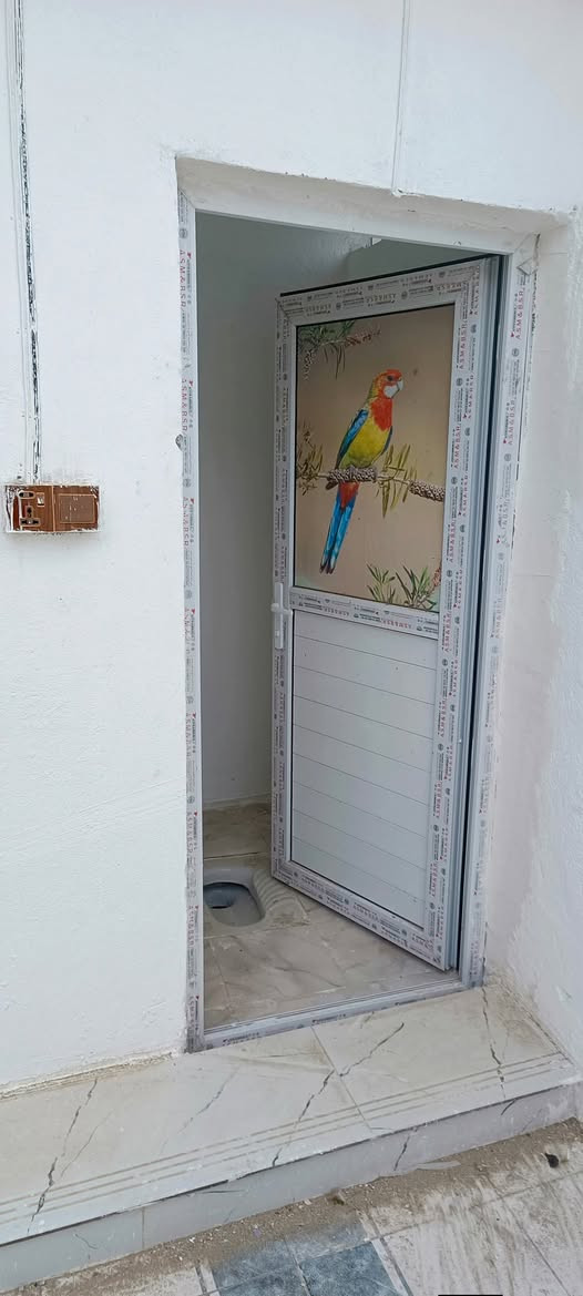 🏡 #للبيع_بيت_مصفر– جاهز للسكن
🔹 المساحة: 150 متر
🔹 الوضع القانوني: معاملة مروجة وكاملة 100%
🔹 الموقع: موقع قريب من معمل المعجون
🔹 الخدمات: متوفرة بالكامل 
🔸 #يتكون_البيت
✔ استقبال أنيق
✔ صالة كبيرة وواسعة
✔ مطبخ عملي
✔ غرفة نوم بالإضافة منور جانبي يوفر تهويه واضاءة
📌 البيت نظيف ومرتب مناسب للسكن العائلي 
        الصور موضحه بالمنشور ادناه 🔻🔻
📞 #للاستفسار_والمعاينة_التواصل_خاص
        ***********
        ***********
