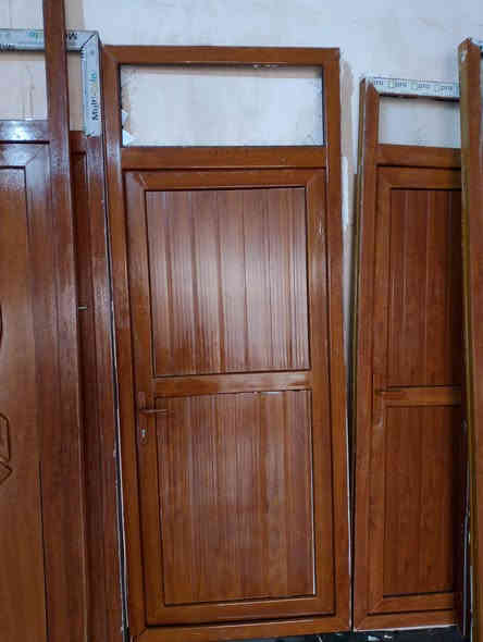 السلام عليكم ورحمة الله وبركاته 
وصلتنه وجبه جديده من ابواب وشبابيك بلاستك مستخدم ونضيف ابيض +جوزي احجام وقياسات مختلفه واسعار مناسبه يوجد لدينا معمل تزقير حسب القياس الي تريده 
العنوان الشرقاط ساحل الأيمن قريه شكرا شارع العام محلات الحمودي 
هاتف ***********
