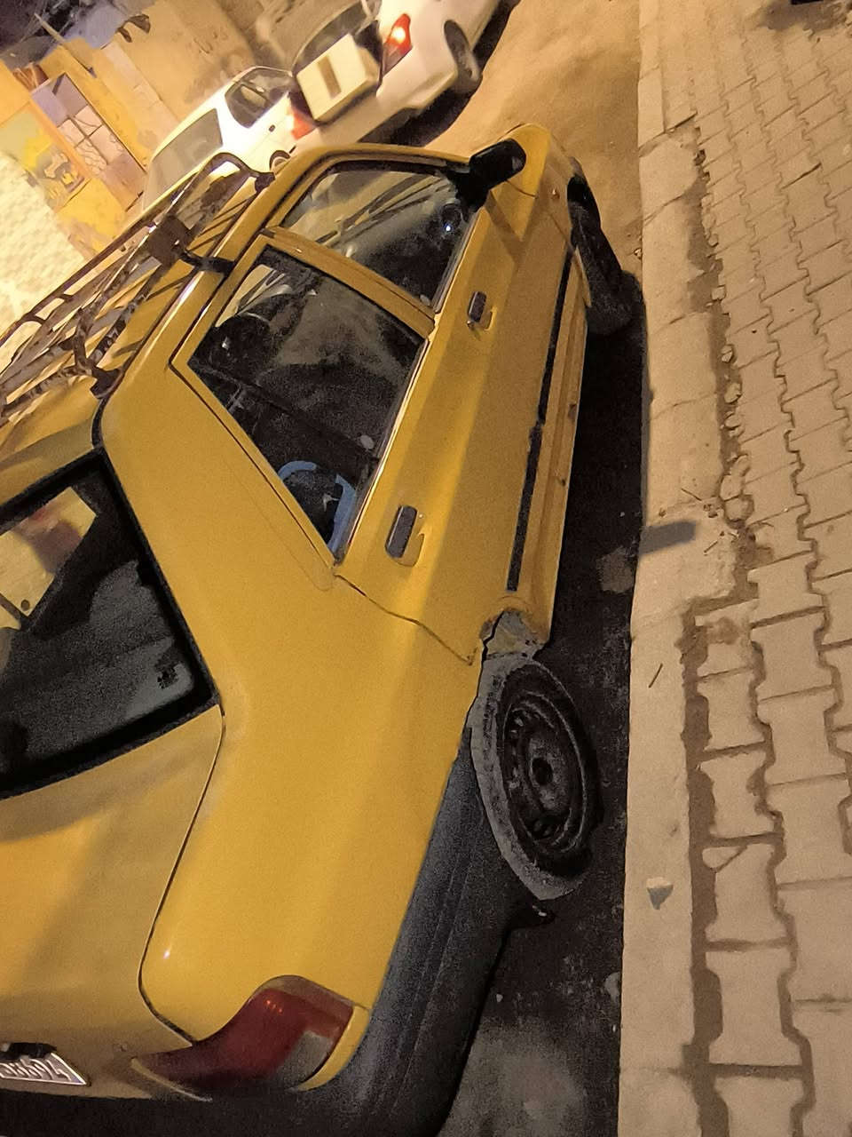 السلام عليكم سايبه مديل 2015 سياره حلوه مصفره هيئه وغرامات سنويه جديده كهربائيات كلهه شغاله تبريد نقص راديتر سياره بسمي تحويل ثاني يوم السعر 20 وبيهه مجال قليل عنوان بصره الرقم ***********
