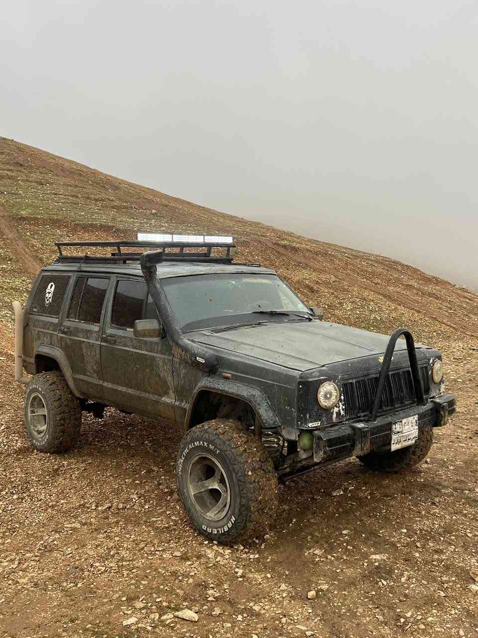 جێب شقارتە مۆدێل ٩٨ کامل ژێری کراوە بە ٢٠٠٠ گێڕو مەکینەی بیلاد شەش بستۆن بئ عەیب چوار تایەی لۆکی جەبەلی 
سعری ٣٠ گەڵاو ماعمەلە 
***********
