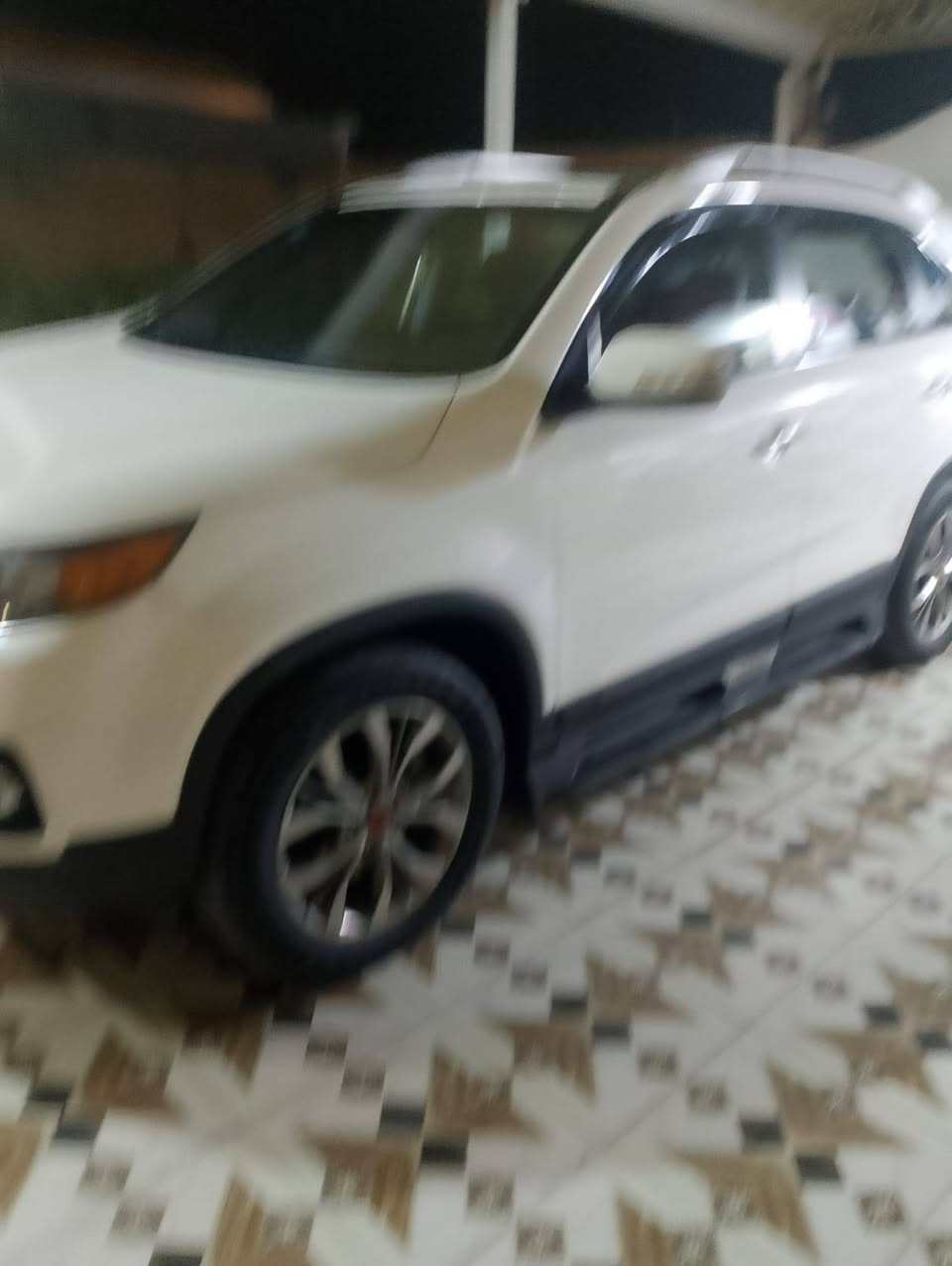 كيا سورنتو 2010 رقم انكليزي بغداد بسمي فول مواصفات كويتي السعر 155$ وبيها مجال ***********. (6سلندر)
