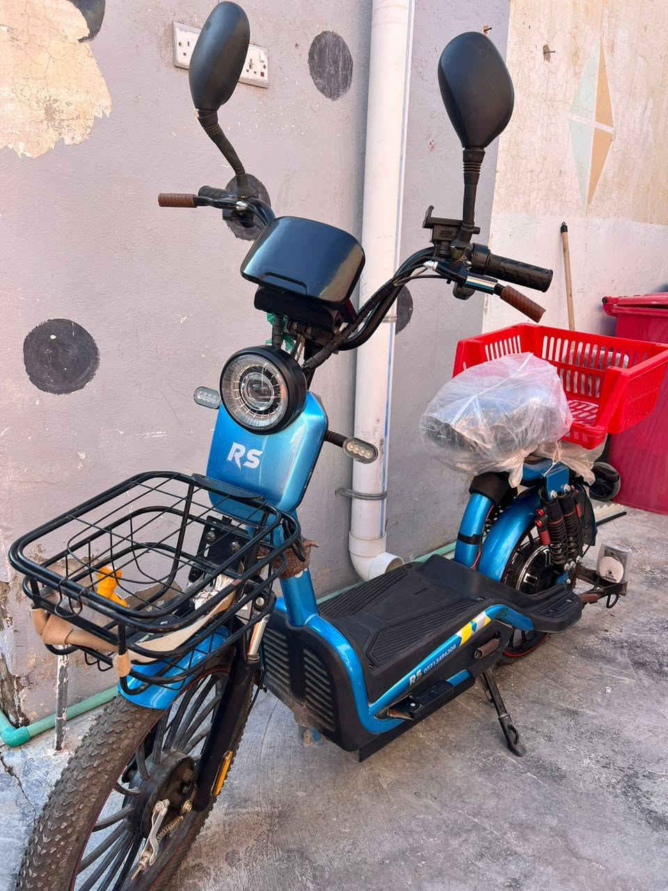 باسكل شحن مستعمل شي قليل جدا يعني جديد موديل 24 حساس بصمه السعر ٤٥٠ وبي مجال الاتصال ***********..***********
