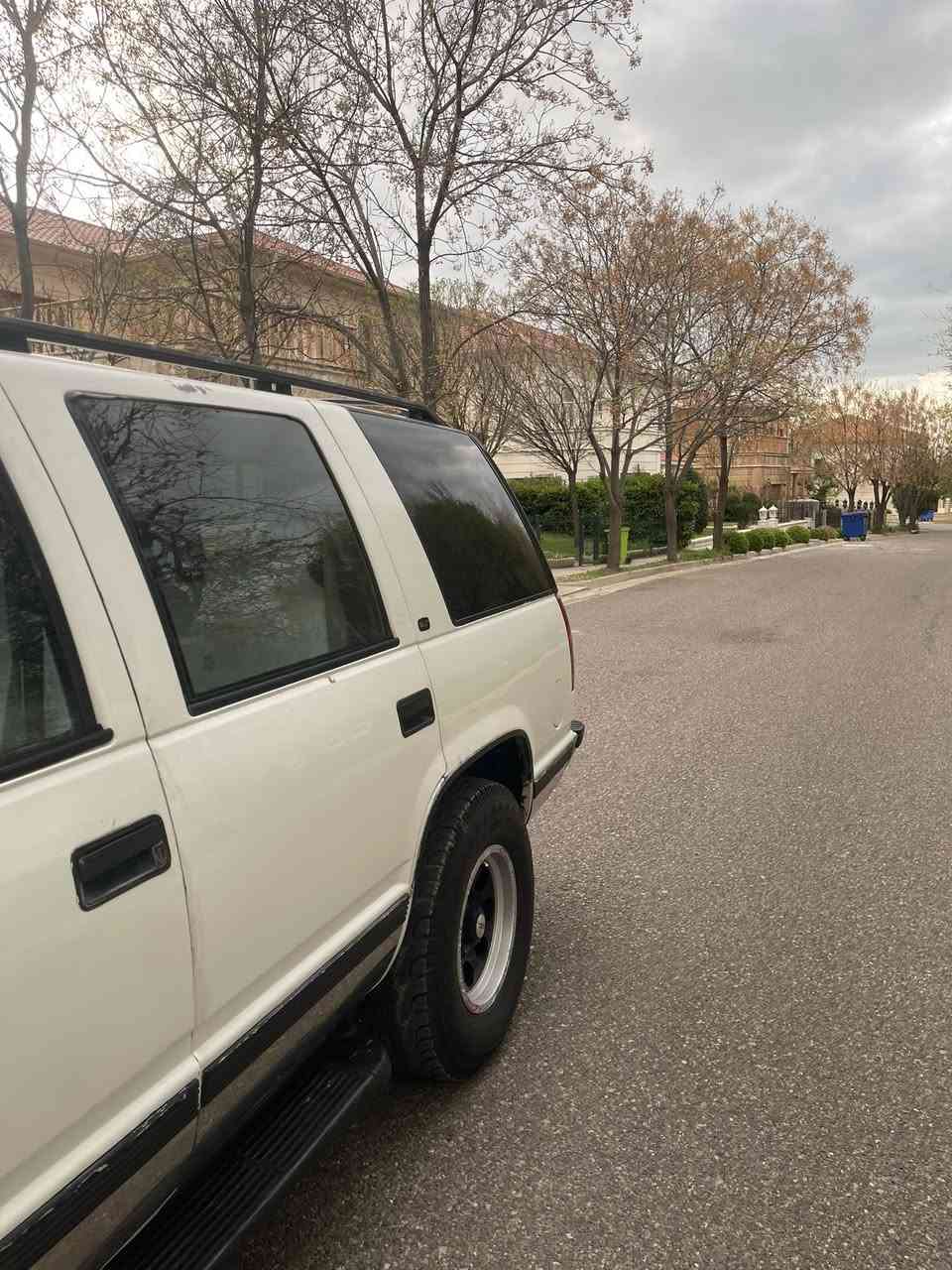 جيمسي يوكون ١٩٩٩ للبيع تراوس كير محرك كله مكفولة بشرط ٤ قطع صبوغ سيارة جديدة سنوي بسمي ٢٠٣١ حجم محرك ٣٥٠ نوزل كير ٧٠٠ فور ويل  مكان سيارة سليمانية ***********
