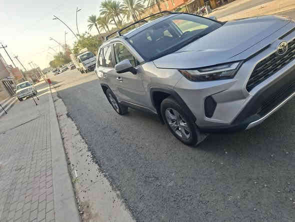 #للبيع تويوتا راف فور هايبرد 2025 وارد أمريكي 

💢ملاحظه الرقم يكلف 250 الف كل محافظات العراق ماعدى كردستان 

●المواصفات XLE 

ماشيه  450 ميل  ،،، زيرو

•فتحه سقف 

- رادار أمامي 

- ⁠رادار جانبي 

- بصمة تشغيل 

- بصمة أبواب 

- ⁠جنطة كهرباء 

- ⁠مانع اسطدام 

- ⁠لايت LED

- ⁠كشنات كهرباء  

- ⁠كشنات تدفئة  

- ⁠هيتر ستيرن 

- ⁠4 انضمة قيادة 

- ⁠اوتو هولد 

- ⁠تبريد قطعتين 

- ⁠وبعد هواي مواصفات 

- الصبغ البنيد  ونصف جاملغ 

- السعر  264  ورقه 

- العنوان/صلاح الدين/سامراء 

- الاستفسار على الرقم ***********
