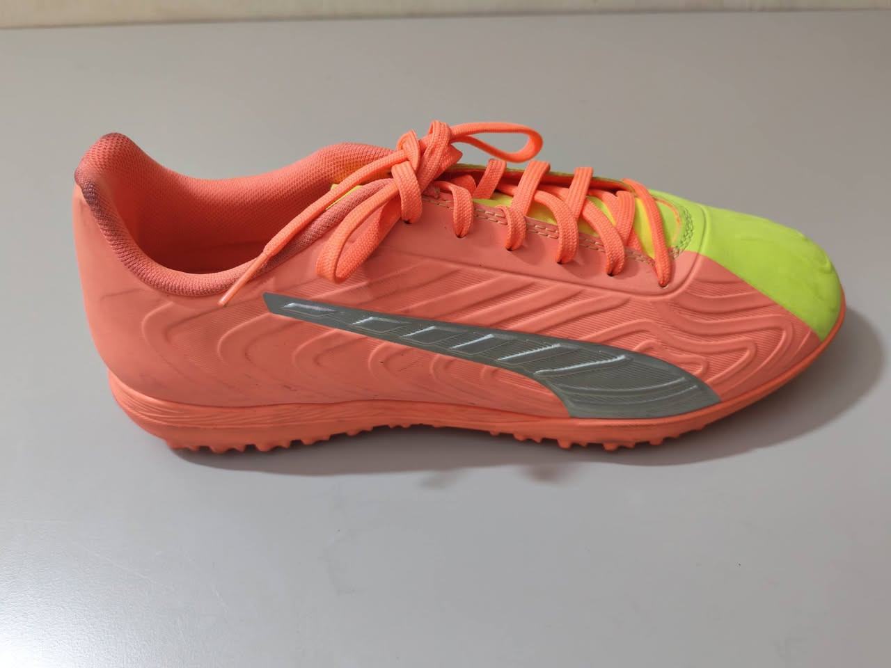 اصلي وكالة غير مستخدم جديد سعر القطعة 50 الف متوفرة قياسات من 40 إلى 44.5 
للحجز واتساب ***********
