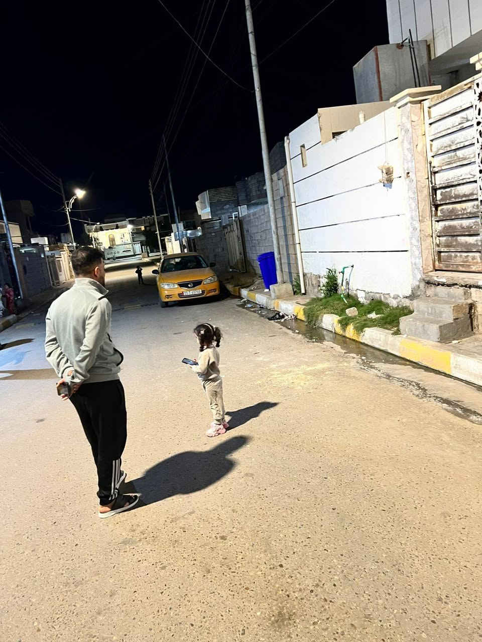 #للبيع مشتمل طابقين ..الطابق الأول  مدخل وصحيات خارجية وغرفة وصالة ومطبخ وصحيات داخلية غربي .حمام داخلي ومنور داخلي ..درج دوار ومحجل المنيوم تركي .الطابق الثاني  صالة وغرفة وبلكونة خارجية .وسطح خارجي ودرج خارجي للطابق الثالث( السطح ).البيت سيراميك وكهرباء دفن والماء كوي دفن المساحة ١١٢ متر الواجه ٦متر ...النزال ١٧ متر  المكان القادسيه الثانيه قرب مول النخيل موقع كلش حلوو بس مفوض للطابو السعر 70 مليون وبيه مجال ♥️
الاستفسار و الاتصال على الأرقام
*********** بي واتس
