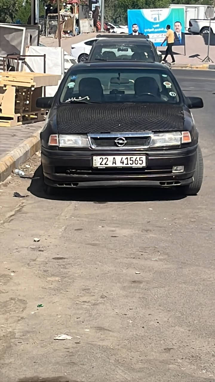 اوبل فيكترا موديل 92 السياره كامله من كل شيء السياره بيها ضربه خفيفه *********** سياره منظومه غاز وبنزين
