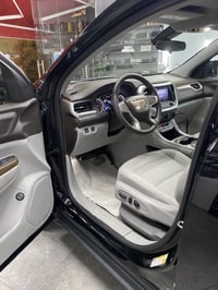 من رخصة الادمين  ‏GMC Acadia 2023 sle كلين بدون صبغ، فقط جزء قليل تعدي...