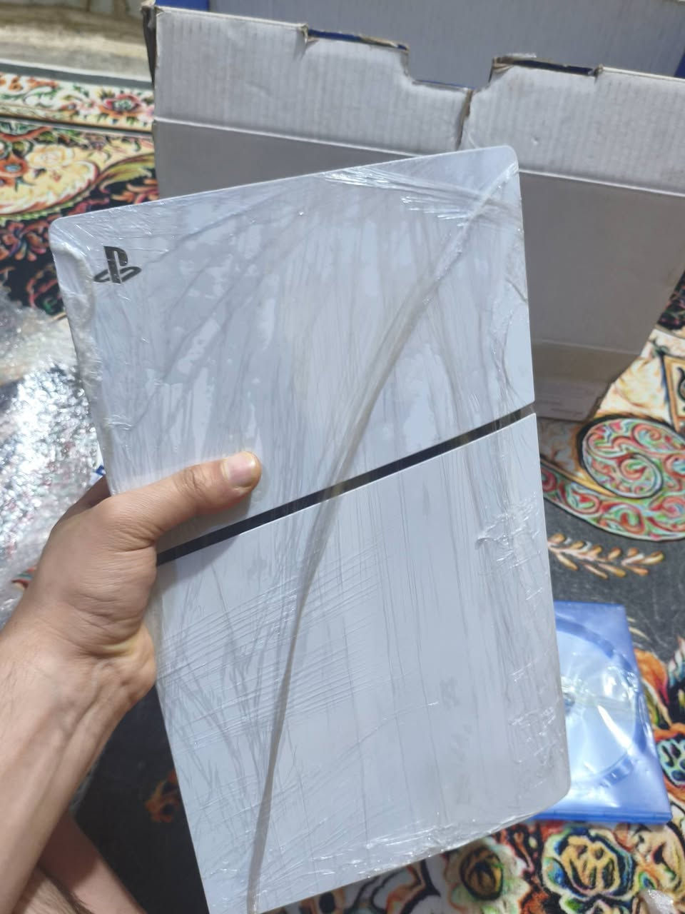 للبيع بلي فايف سلم  جهاز لوك ستيكر مامفتوح ولا داخل تصليح استخدام شهرين 
كامل ملحقاته وجوستك اصليه مالته وكارتونه جهاز بي لعاب قرص fc25 والعاب بالحساب فورزا 5
ولعبة كوست ريكون وبعد العاب 
سعر 775 وبي مجال لشراي 
***********
