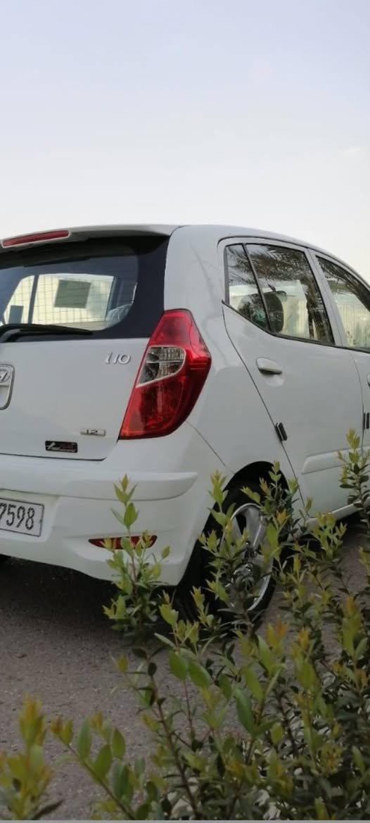 السلام عليكم سيارة للبيع هونداي i10 الشركة العامة موديل ٢٠١٣ رقم بغداد ابأسمي محرك ٤ سلندر ماشية ٧٢ والسيارة بلادية على وضع الشركة مكفول كير ومحرك على وضع الشركة ومكفولة من الصبغ ماعدا مكانين بارد خفيف والسعر ٨٢ وبي مجال بسيط مكاني بغداد للاتصال ***********
