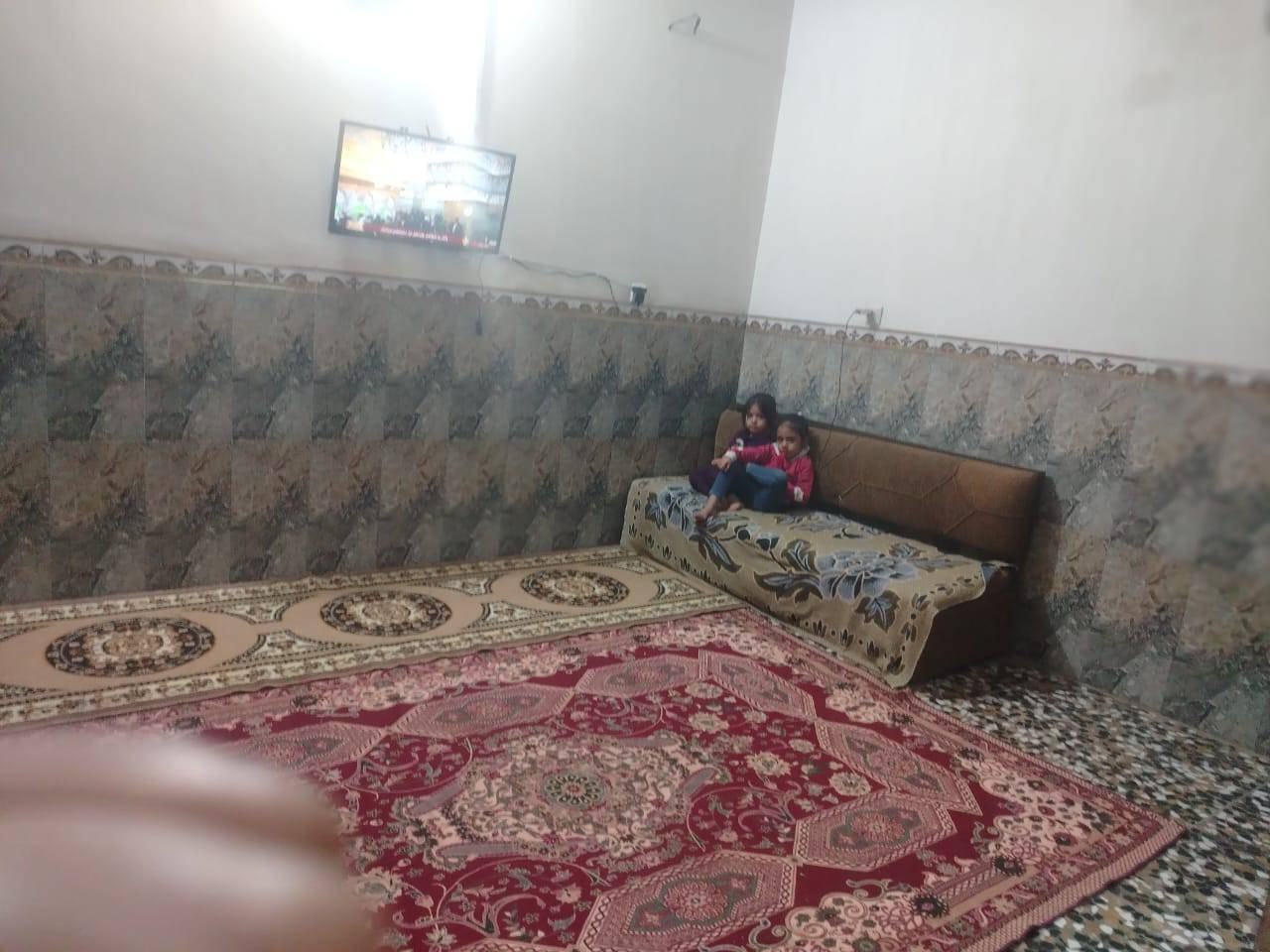 متوفر بيت  في منطقة السدة الزراعي بيت غلام شارع 15 أول فرع على اليمنى قرب افران القدوس المساحة 75 م طابقين يوجد فيه استقبال وصالة غرفة نوم اليوره غرفتين فوك
المزيد من المعلومات تصال على رقم التالي ***********
