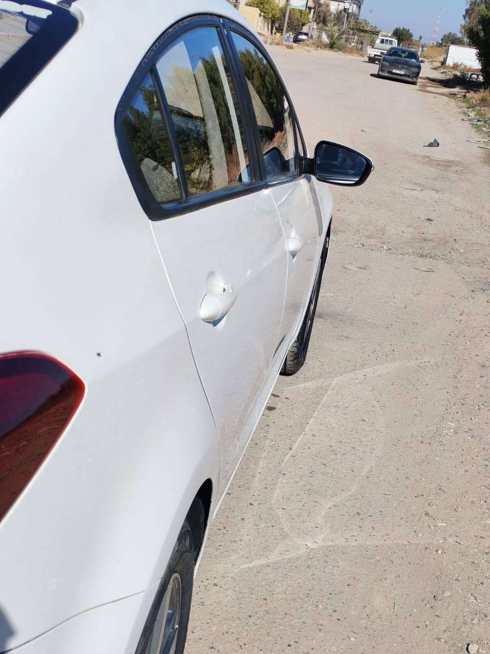 السلام عليكم 

سيراتو ٢٠١٧ خليجي رقم اربيل الماني الحد ٢٠٢٧
السياره بيها خمس قطع صبغ 
باب السايق مصبوغ اثر شخوط 
 باب خلف السايق بي ضربه مفتوح مصلح و مصبوغ 
 جاملغ خلفي مصبوغ
باب خلفي عكس السايق و جاملغ خلفي مصبوغات اثر ضربه خفيفه بهلال الجاملغ 

السياره معروضه ب ١١٣ ورقه 
للاتصال ع الرقم ***********
