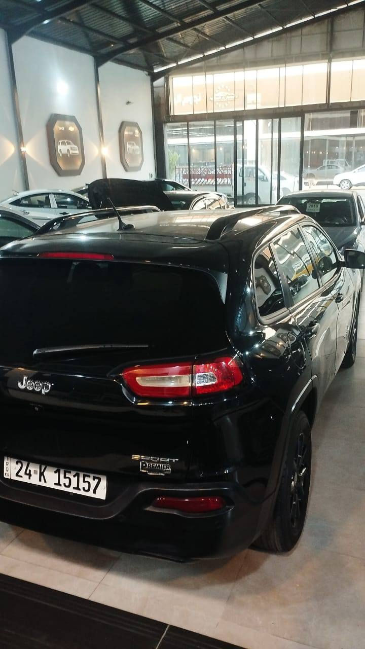 سلام عليكم جيب شيروكي بزون 2017 سنويه 29 تنتهي السياره حيل حيل نظيفه محرك جير شرط بيها ثلاث قطع بدون دواخل سرقه مكان الموصل تريد تحويل تريد وكاله سعرها 115 وبيها مجال *********** هذا الرقم بها واتساب
