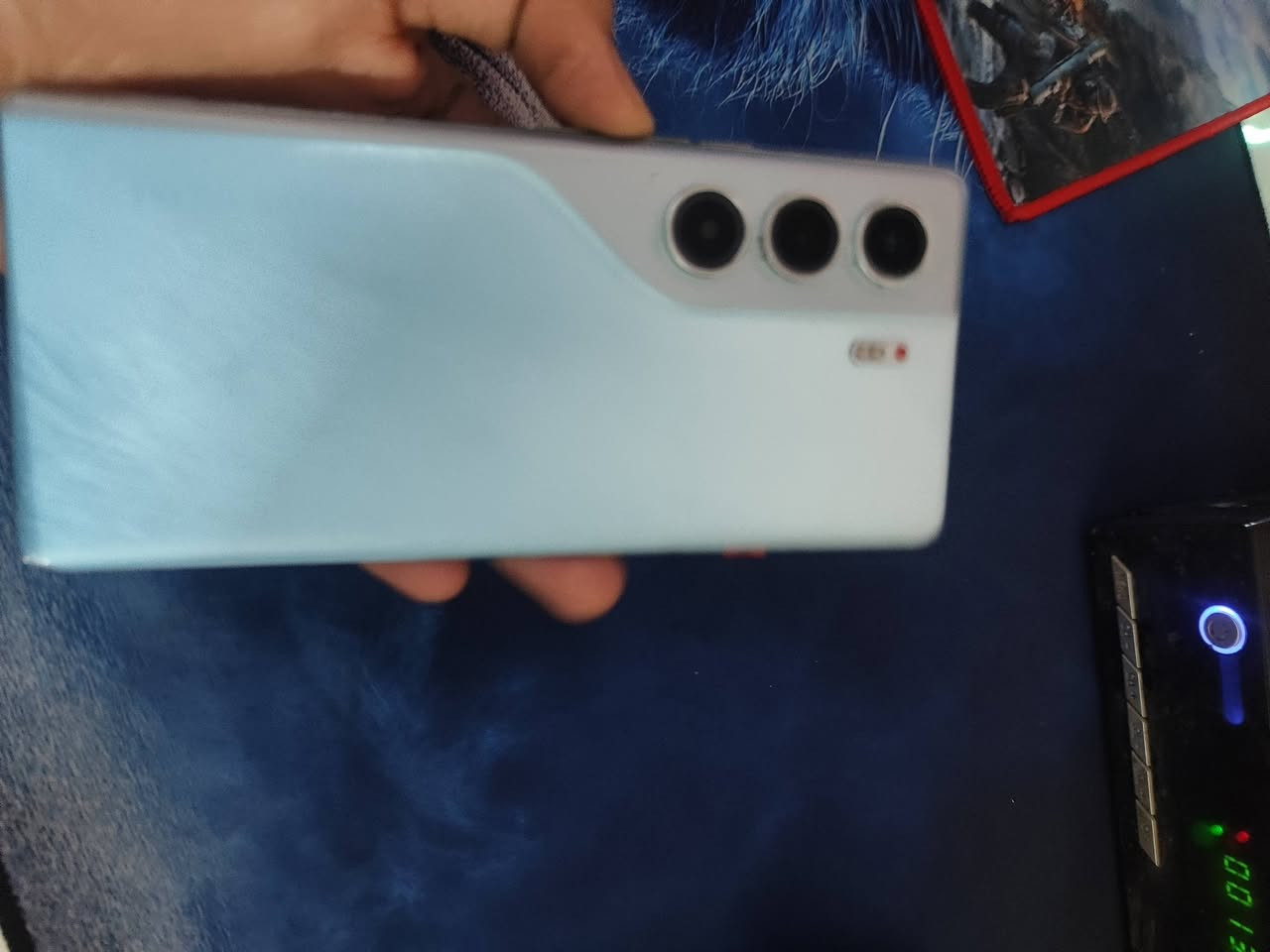 السلام عليكم للبيع جهاز Tecno camon 40 pro 5g
ذاكرة 256 عشوائية 12+12 

نظافة 100% 

معالج dimensite 7300 ultimate 

الكامرة الخلفية 50 ميگا مدعوم الذكاء الصناعي 

الامامية 50 ميگا

بطارية 5200

مقاوم للماء معيار ip 69 
شاشة 144 هرتز 

الجهاز فول نظافة وياه شاحنتة البلادية 45 واط 

يشغل الببجي 90 فريم 

العنوان سامراء حي الشهداء 

رقم الهاتف : ***********

سعر 270 بي مجال بسيط بيع فقط*
