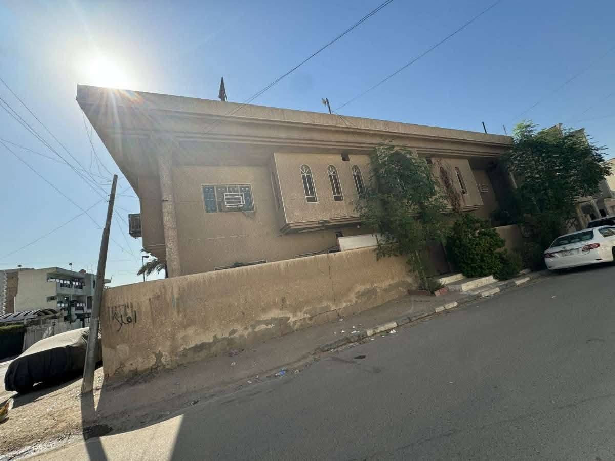 السلام عليكم .
بناية للبيع المساحة 325 م ركن 
النزال 22
الواجهة 15
تحتوي على 4 شقق سكنية مساحة الشقة اكثر من 150م .
شقتان طابق ارضي مع طارمة لكل شقة ارضية وشقتان في الطابق الاول 
العنوان جميلة .. الفرع المقابل لمدرسة الانطلاق للبنين قرب حسينية العقيلة زينب 
محلة 518 _ زقاق 18 _ دار 4
للأستفسار عن السعر وباقي التفاصيل يرجى التواصل على الارقام التالية.
***********
***********
