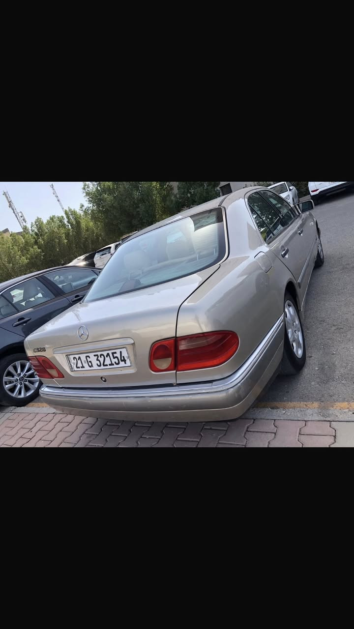 السلام عليكم رمضان كريم 🌒
مارسدس ام عيون موديل 1996

رقم بغداد الجديد سنويه بسمي 

مصبوغه عام للجمالية بدون ضربه كفاله من الضربه 
سياره جديده ع وضع الشركه 

محرك سته سلندر  عدله مو عنكبوت

حجم E320

 السعر 80 ورقه $

مكان السيارة بغداد حي العدل 
للاتصال ***********
