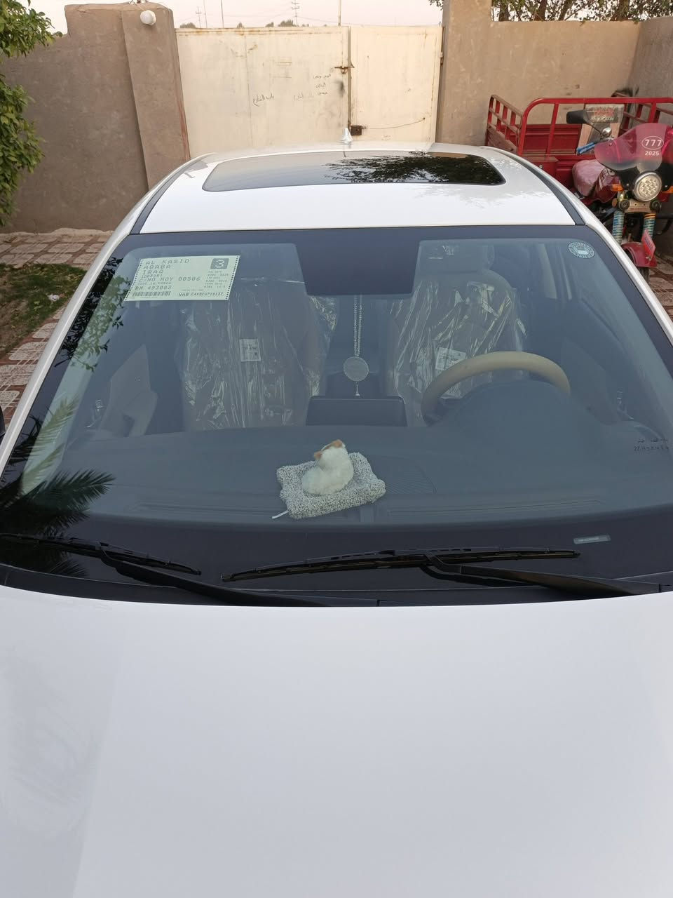 السلام عليكم سيارة سيراتو موديل 2024 فول مواصفات  1/1 محرك 2000 شركة NIM السيارة وضع شركة كفالة عامة عدا رصعة صغيرة ماشية 25  حقيقي السعر 195 وبيها مجال قليل عنوان واسط العزيزية للاستفسار ***********
