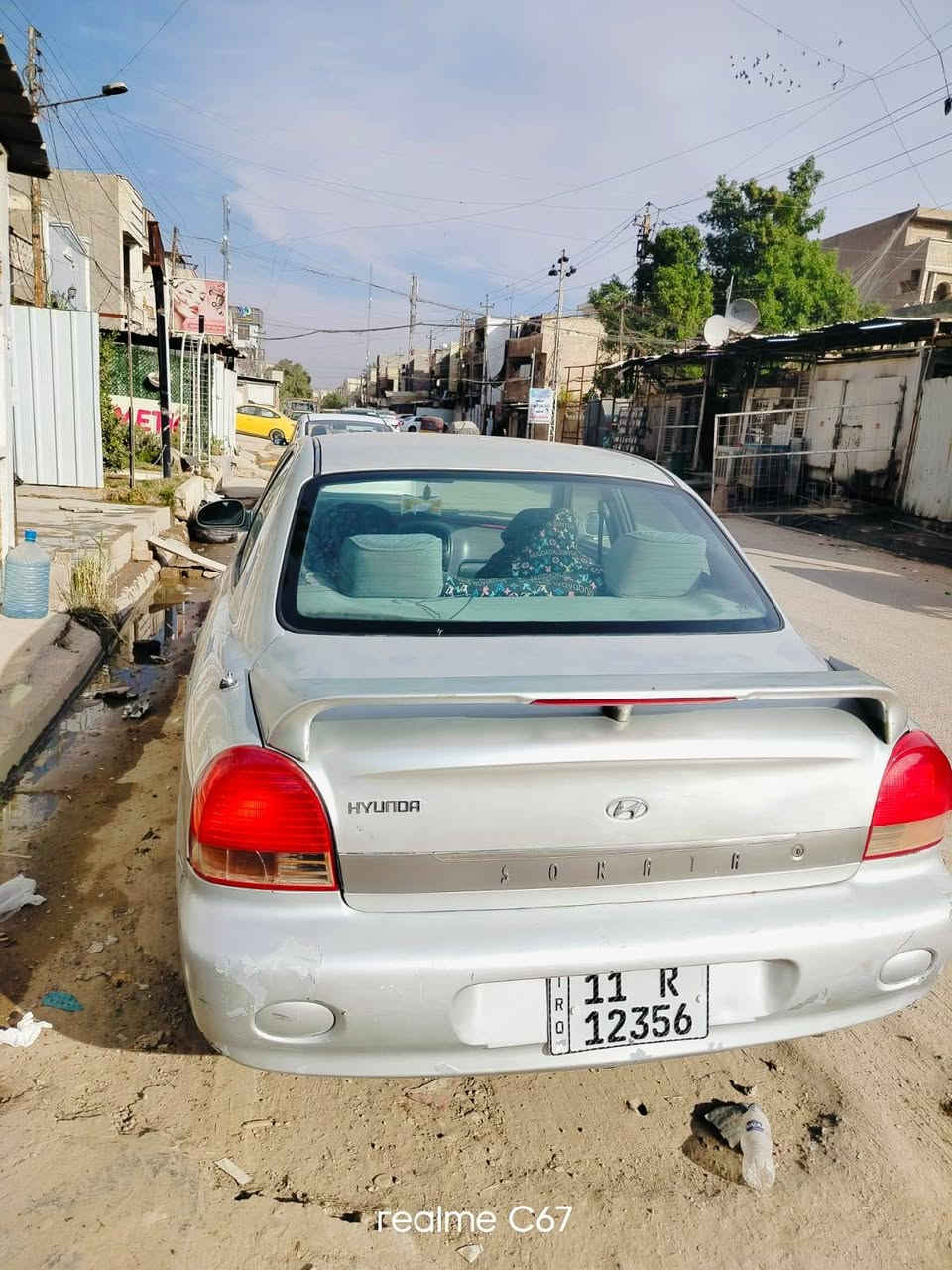 سوناتا موديل2001 مصبوغه عام جماليه  بدون ضربه سياره. بلادي. بانزين كير اوتوماتيك رقم نكليزي بسمي. سنويه. جديده سعر50 وبيه مجال عوان بغداد الشعب  رقمي ***********
