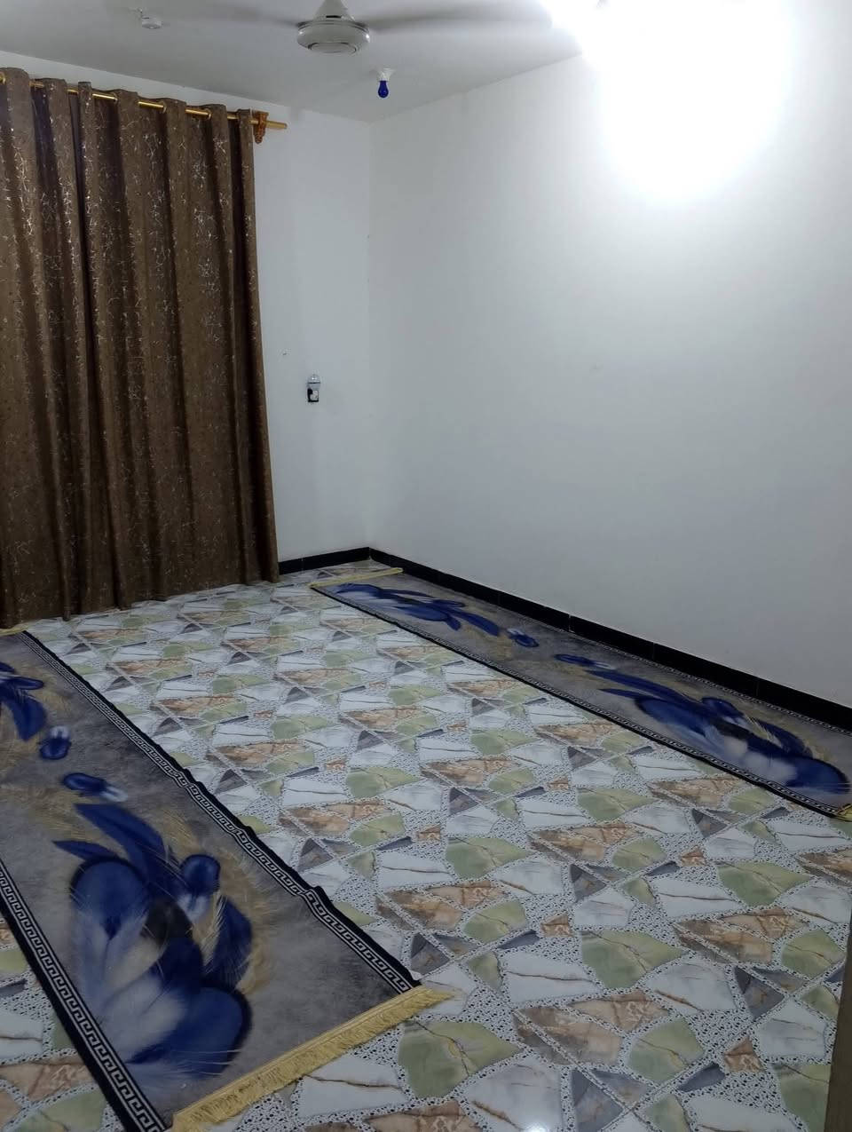 🔰♦️ بيت سكن للبيع ( موقع مميز )♦️🔰 
                    
♦️ الــمنطقة : حي الرضا
 
♦️ الموقع :  ركن على شارع 15 وساحة خضراء ،  قرب شارع 30 تجاري

♦️ الــمسـاحــة  : 200م 
 
♦️يتكون من طابق ونص♦️

⭐يحتوي الطابق الاول  ⭐
 🌿  استقبال  - 🌿مطبخ   - 🌿هول
🌿غرفتين نوم  -🌿  ومجموعة صحيات عدد 2 خارجي وداخلي 

 
⭐يحتوي الطابق الثاني ⭐
🌿هول - 🌿 غرفتين نوم -  🌿وصحيات

التفاوض مع صاحب الدار حصراً 

💸السعر 💸
عـلـق  بكلمة ✨ #تـــم ✨وسيتم ارسال العسر عالخاص 🔥
************************************

❌لــمــعــرفـــة الــمــزيــد ❌
الاتصال على :
📱***********
