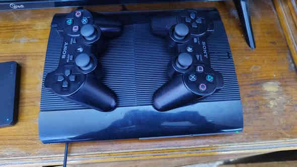 سلام عليكم بلي 3 سوبر سلم ذاكرته ٣٢٠ جهاز ويا جوستكين اوغراضه كامله والعاب بلفديو اويا هارد حجم ٣٢٠ بي ٣٠ لعبه 
سعره ١٢٠ بدون الهارد ١٠٠ قفله بدون عمله مكاني بغداد الحريه ماعندي توصيل شراي اتصل ***********
