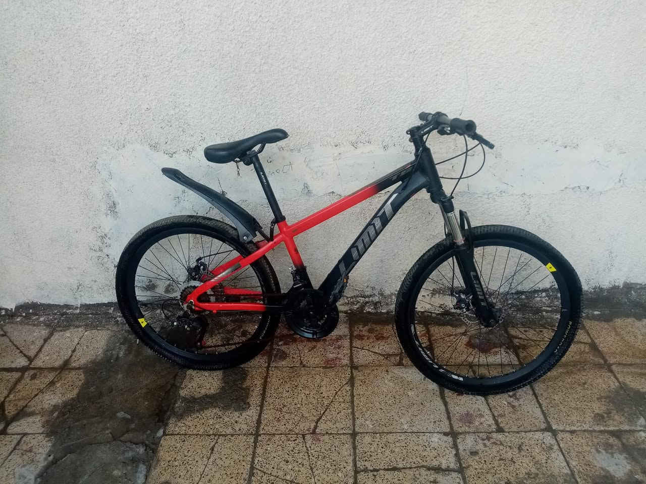 بايسكل كيمو حجم 25 مستعمل قليل نضافه 90%  
السعر 70 وبي مجال بسيط//مكاني بغداد الغزاليه


**إذا كنت صاحب هذا الإعلان وتريد حذفه لأي سبب، رجاءا أرسل رسالة إلى الدعم الفني**