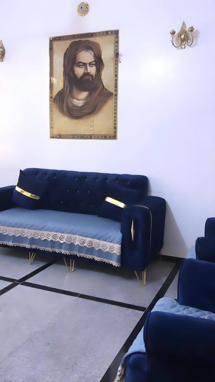 سلام عليكم عندي هذا الكوانتر هوه و الملحق نظيف و طباخ اصلي اربع عيون يتشغلن و الفرن هم يشتغل و تخم مكون من 8 مقاعد مابي شي ويا كوشات 5 ما ارد على الخاص أتصال على رقمي او رساله ***********
