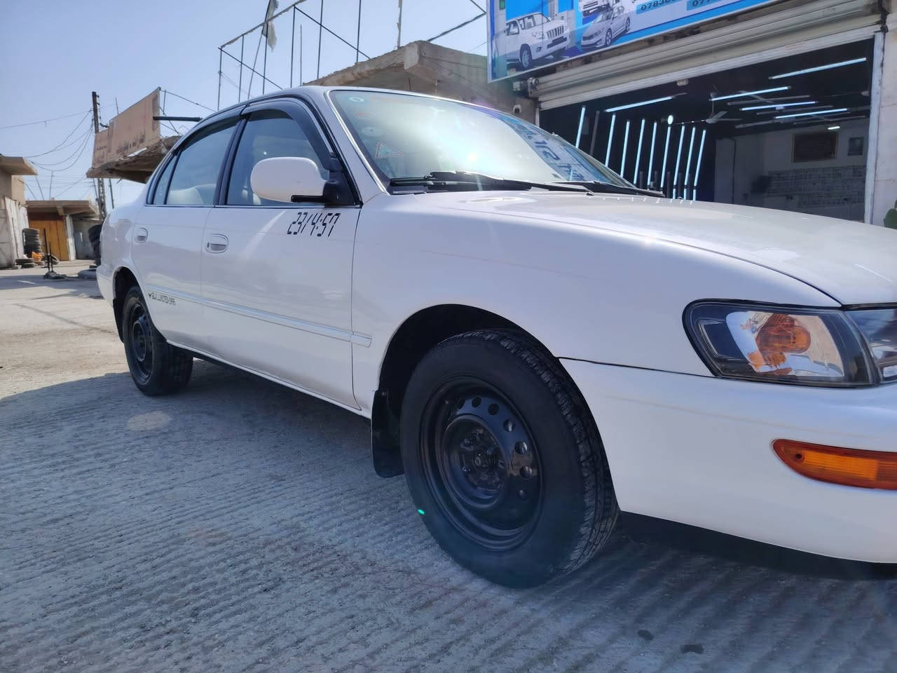 للبيع كورلا موديل 1995
صبغ عام جماليه
كفاله من ضرر
محرك جديد كير اوتوماتيك
حداديه جديده تخم تاير جاهزه
سياره احله من صوره
 سعر 68 بيها مجال 
مكان واسط نعمانيه *********** /***********
