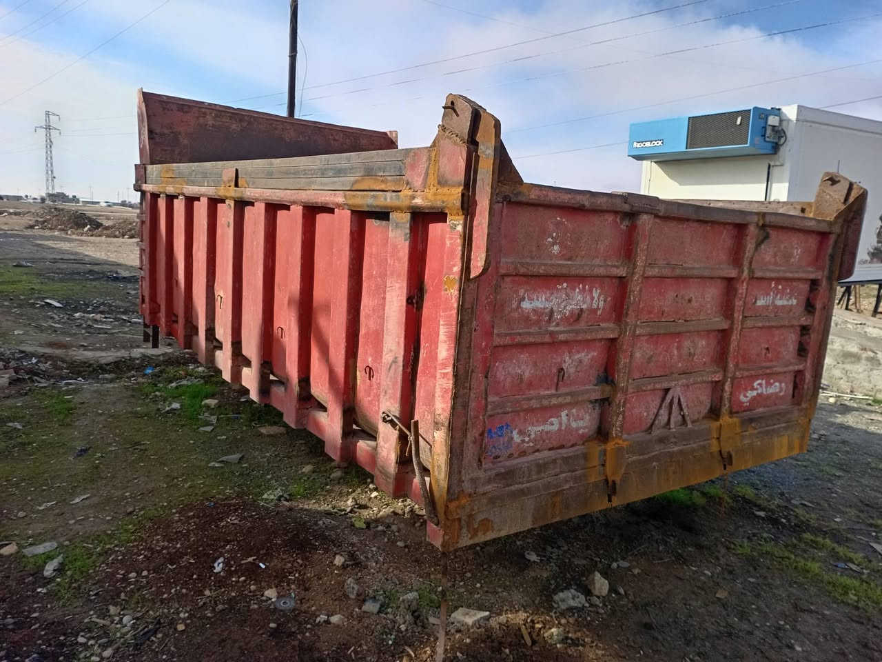 بودي قلاب للبيع  الدرعه  ١٢ متر السعر  ٣٥ ورقه وبيه مجال مكان موصل تلعفر هاتف ***********
