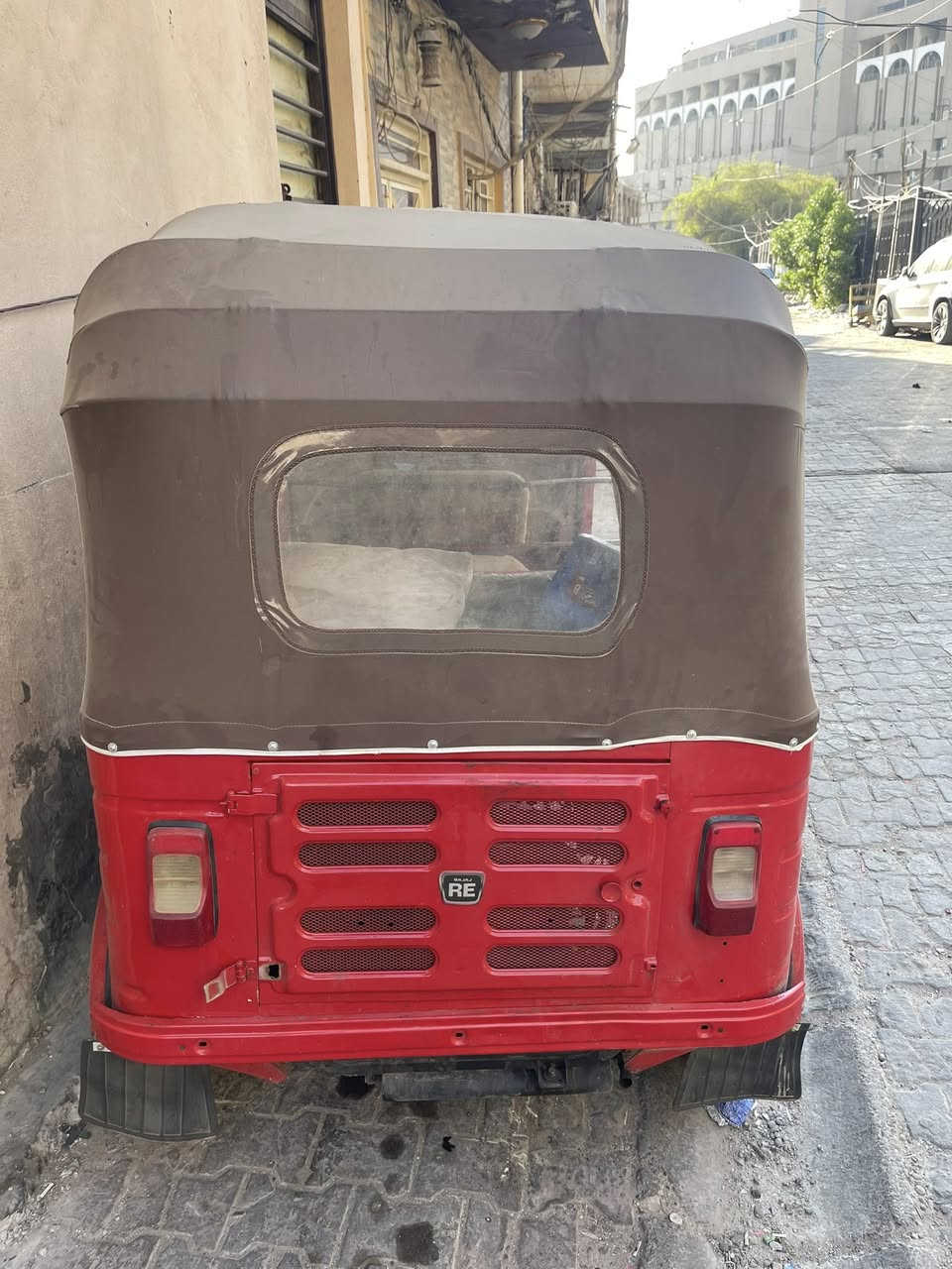 سلام عليكم تكتك مديل ١٨مكينتها ١٩تكتك نضيفه ومعمره وكامله ومكينتها كفاله بيع مستعجل مليون ونص اوراقها كامله ***********
