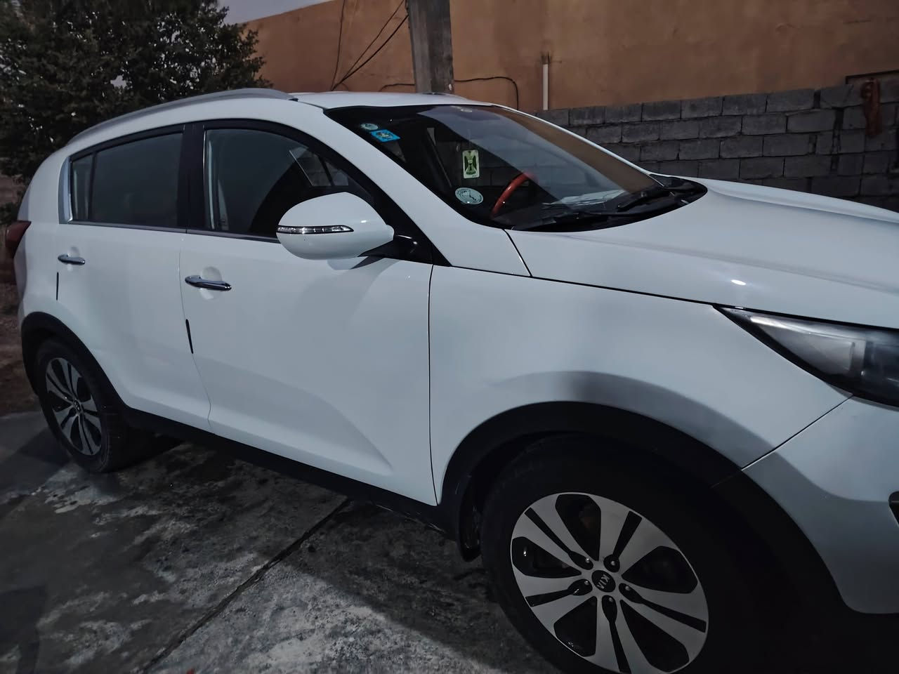 سبورتج 2013 للبيع بيه طخه جاملغ عكس السائق مصبوغ ومصبوغ باب وبنيد توحيد لون عرضها ١٣٢وبيه مجال
***********
